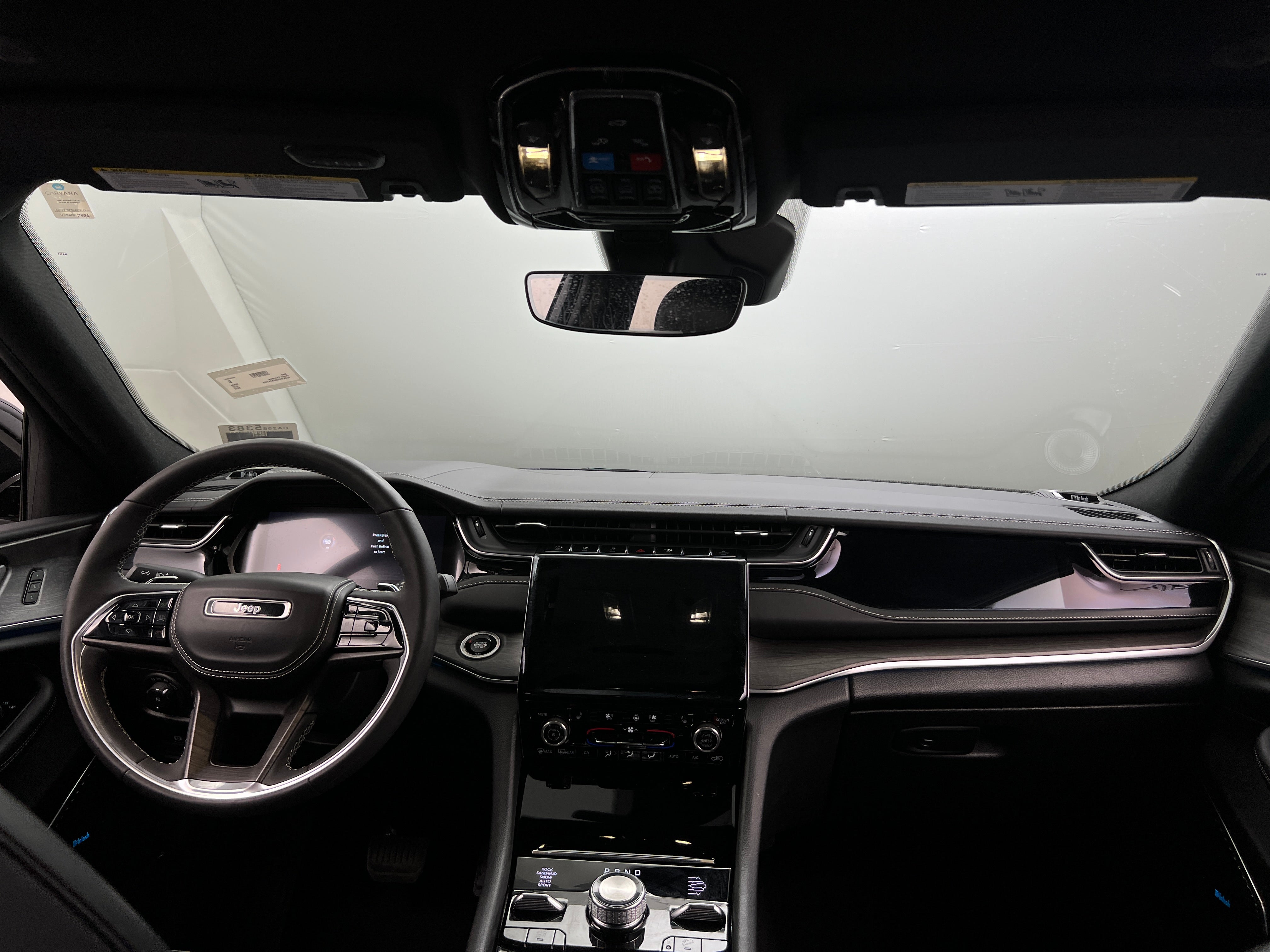 2023 Jeep Grand Cherokee Overland 2