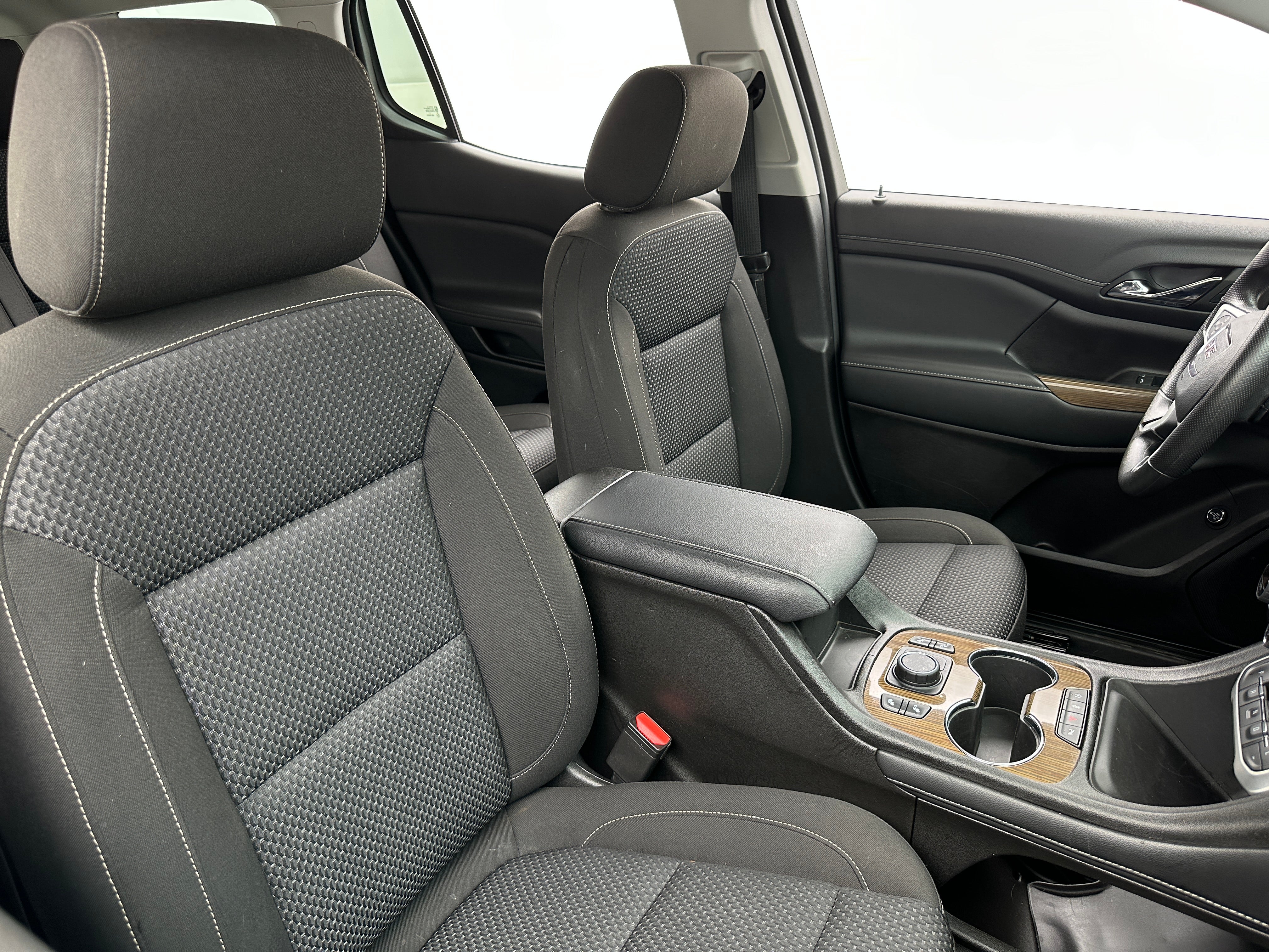 2023 GMC Acadia SLE 2