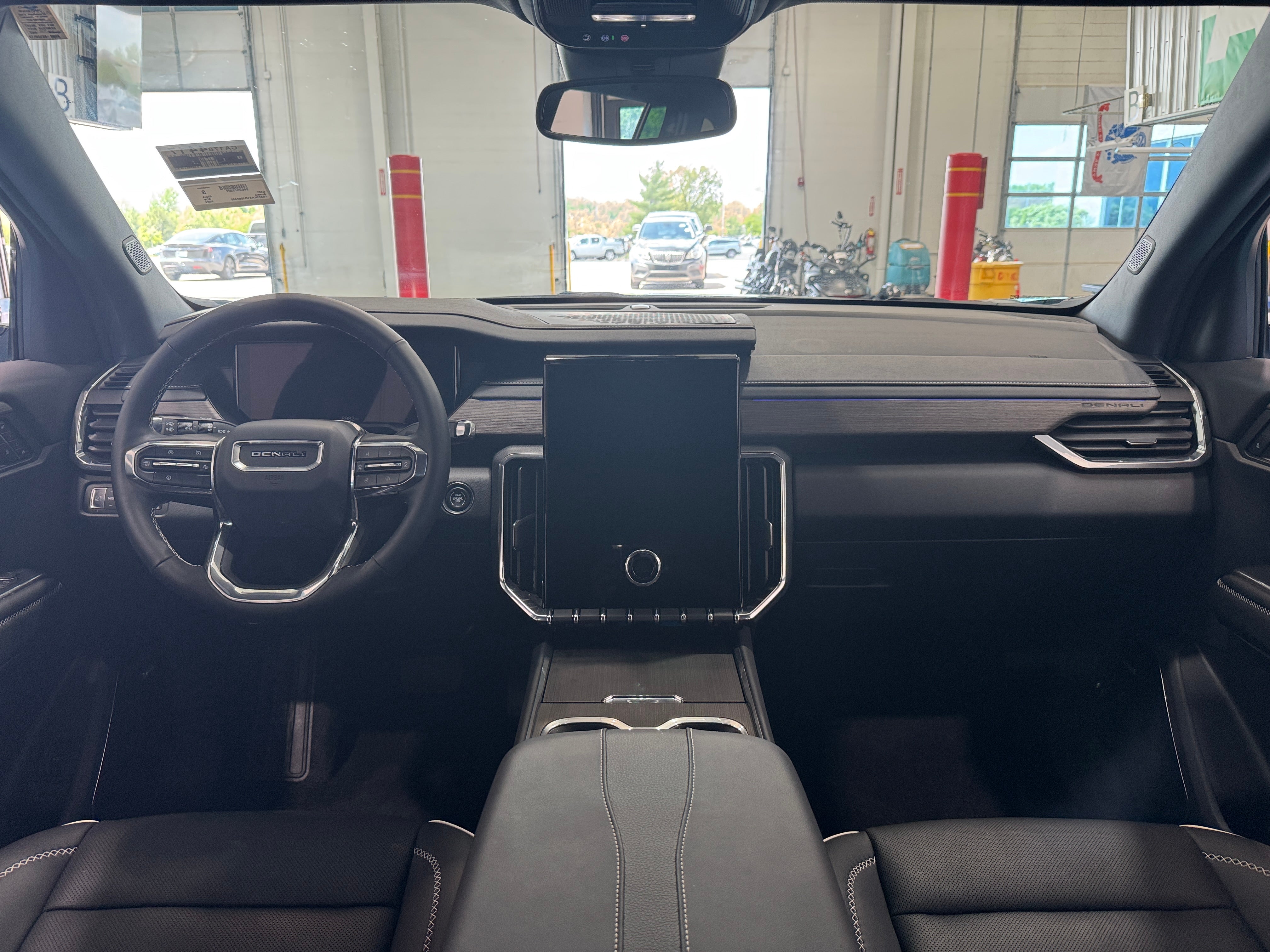 2024 GMC Acadia Denali 2