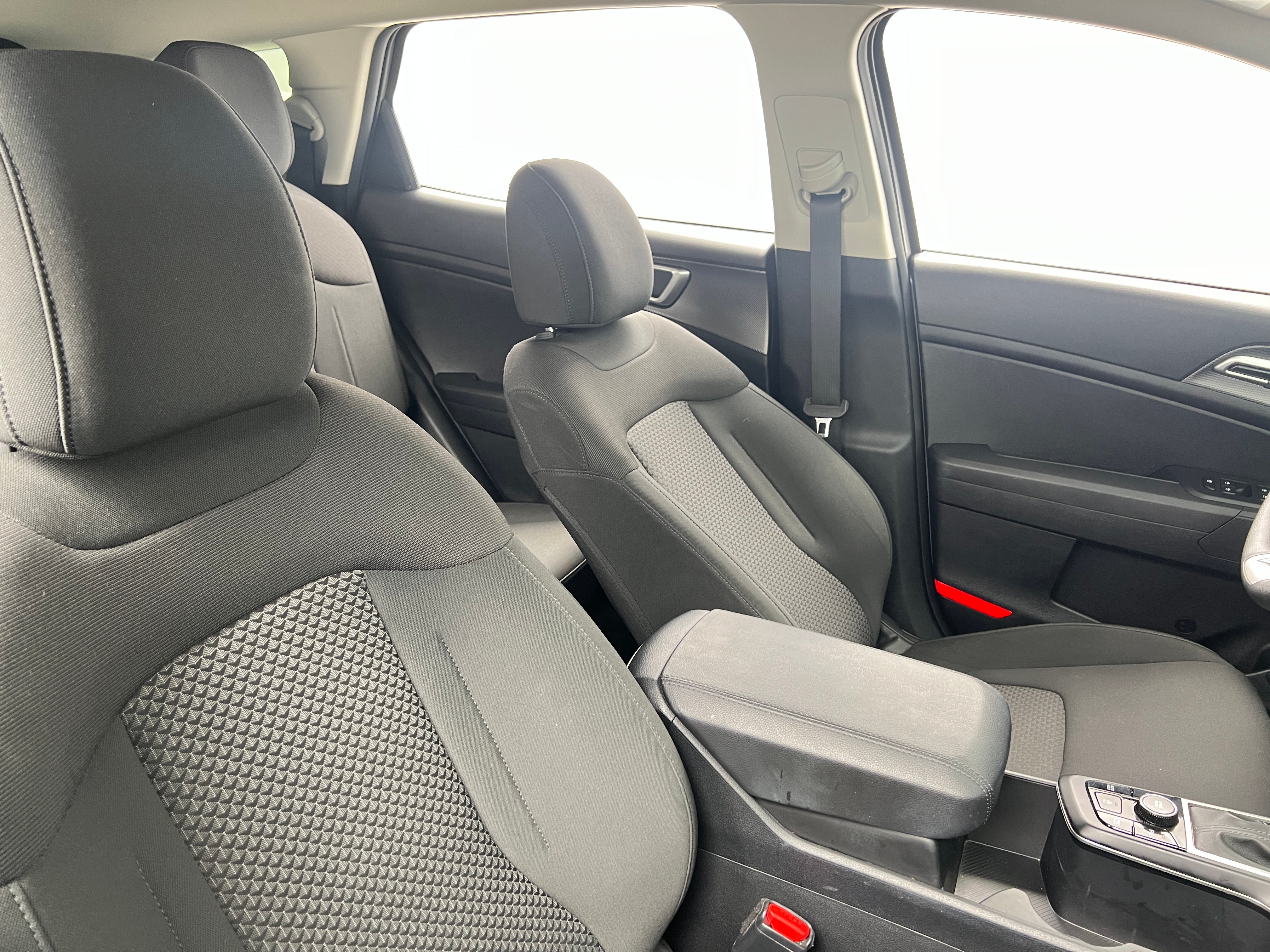 2024 Kia Sportage LX 2