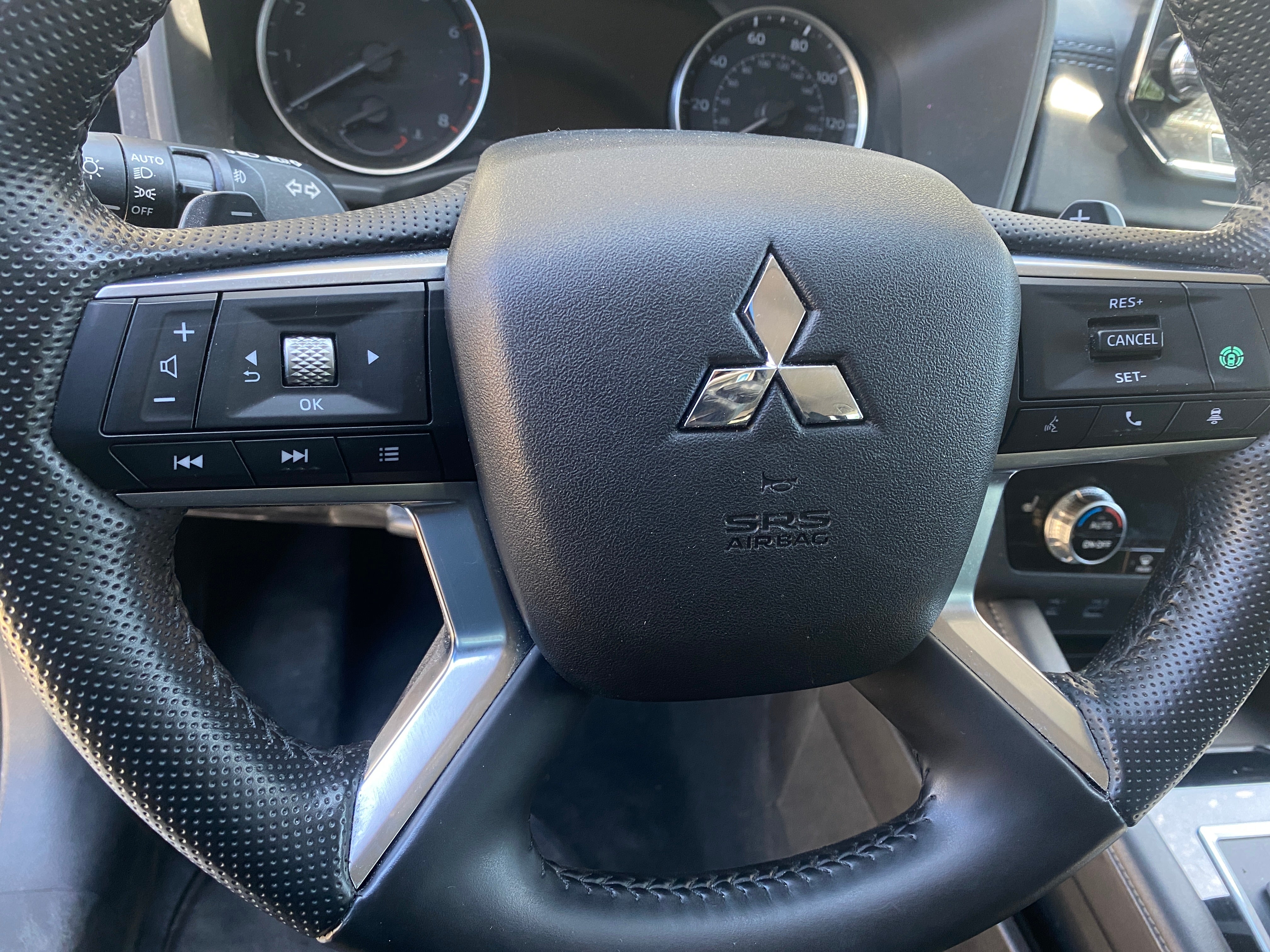 2022 Mitsubishi Outlander SE 3