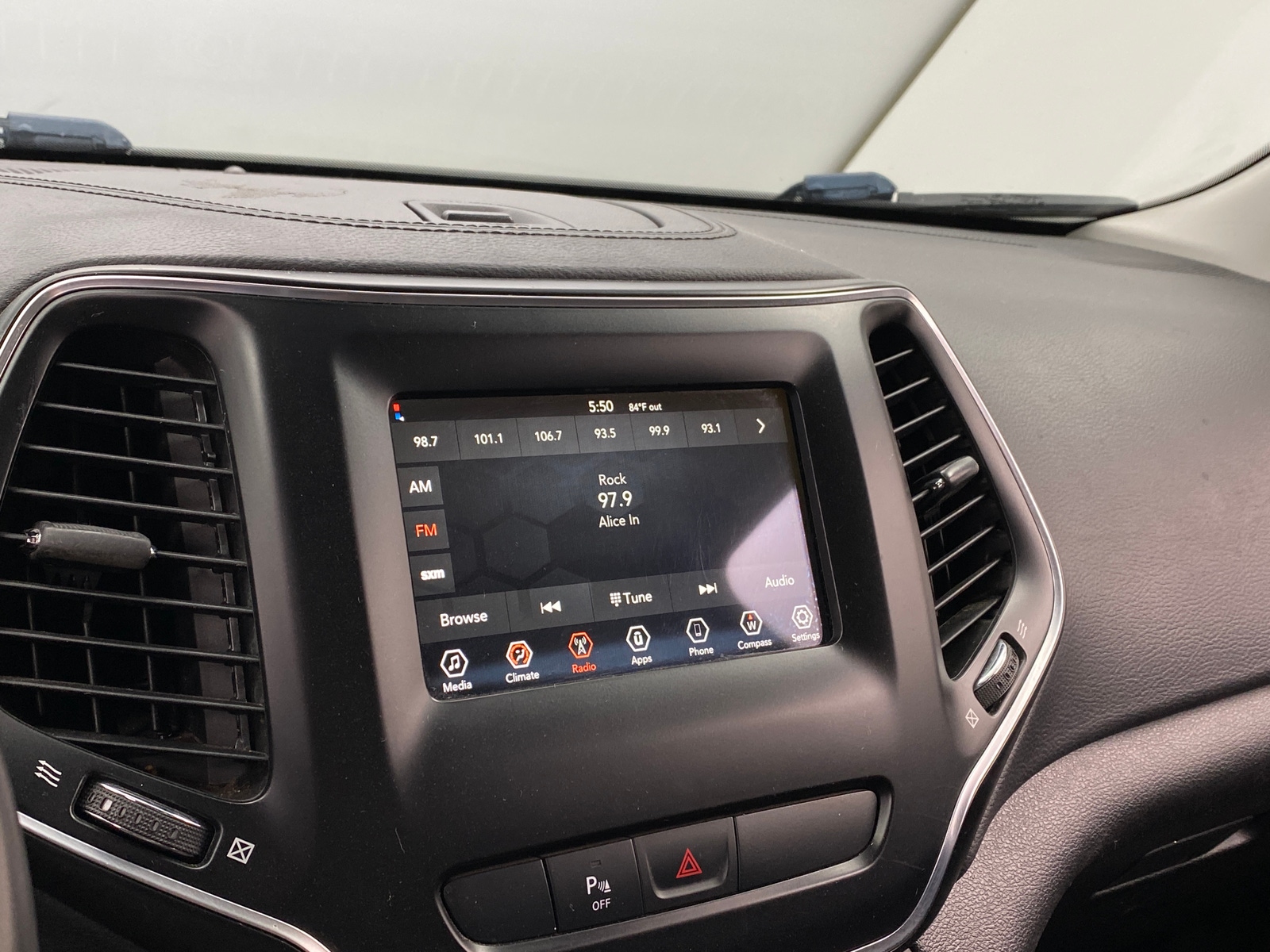Thumbnail: 2020 Jeep Cherokee - 4