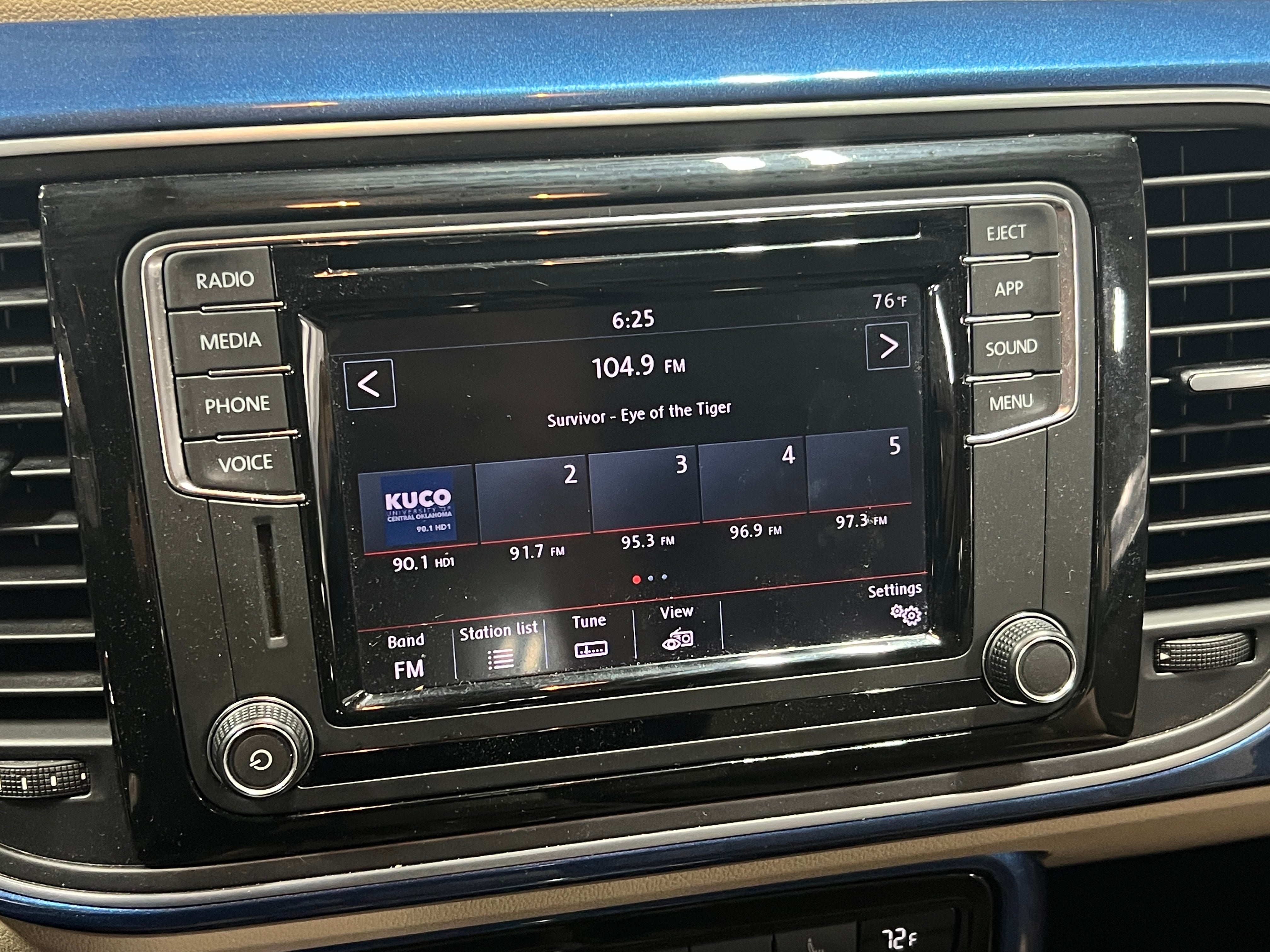 2019 Volkswagen Beetle SE 3