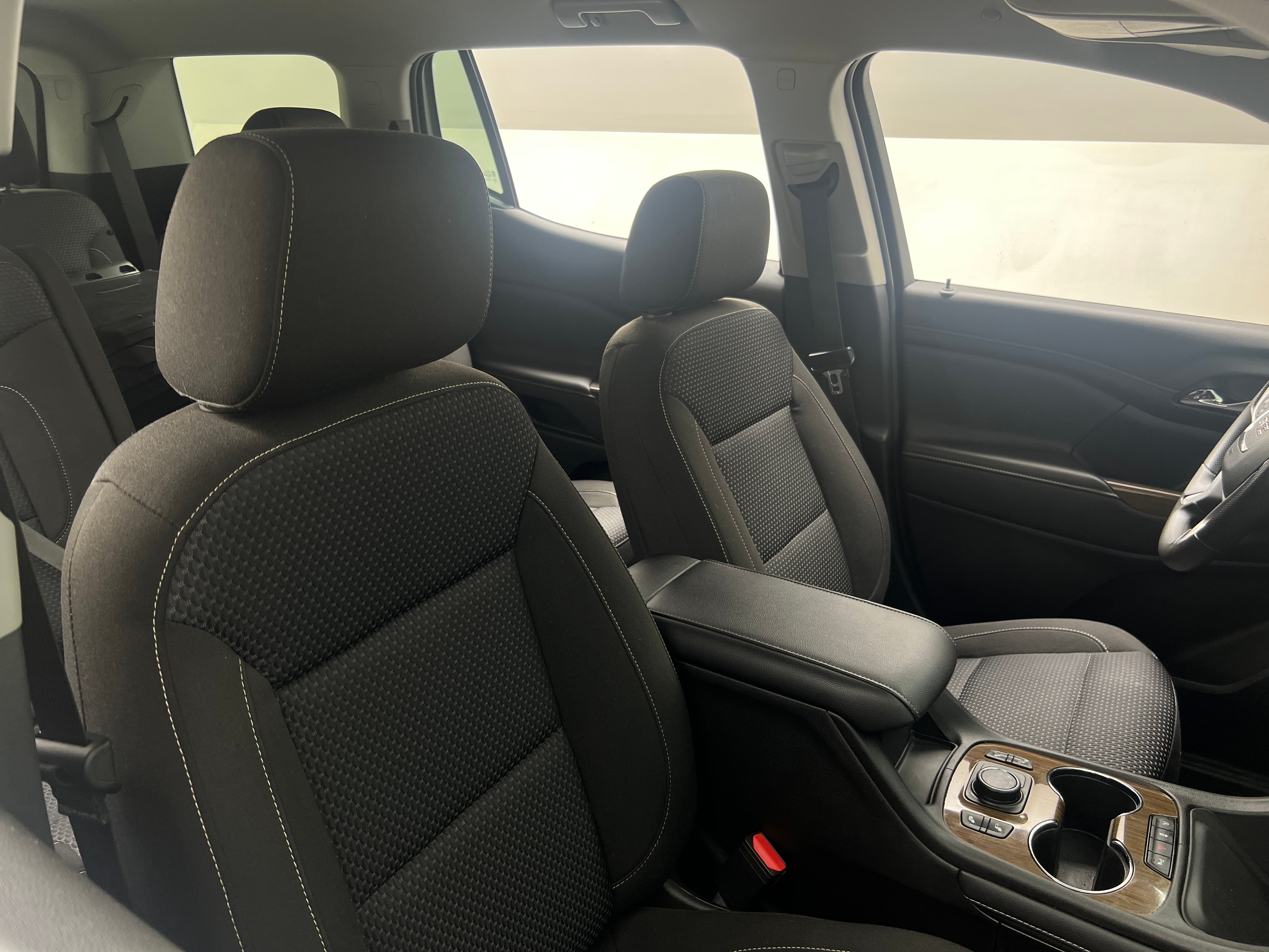 2023 GMC Acadia SLE 2