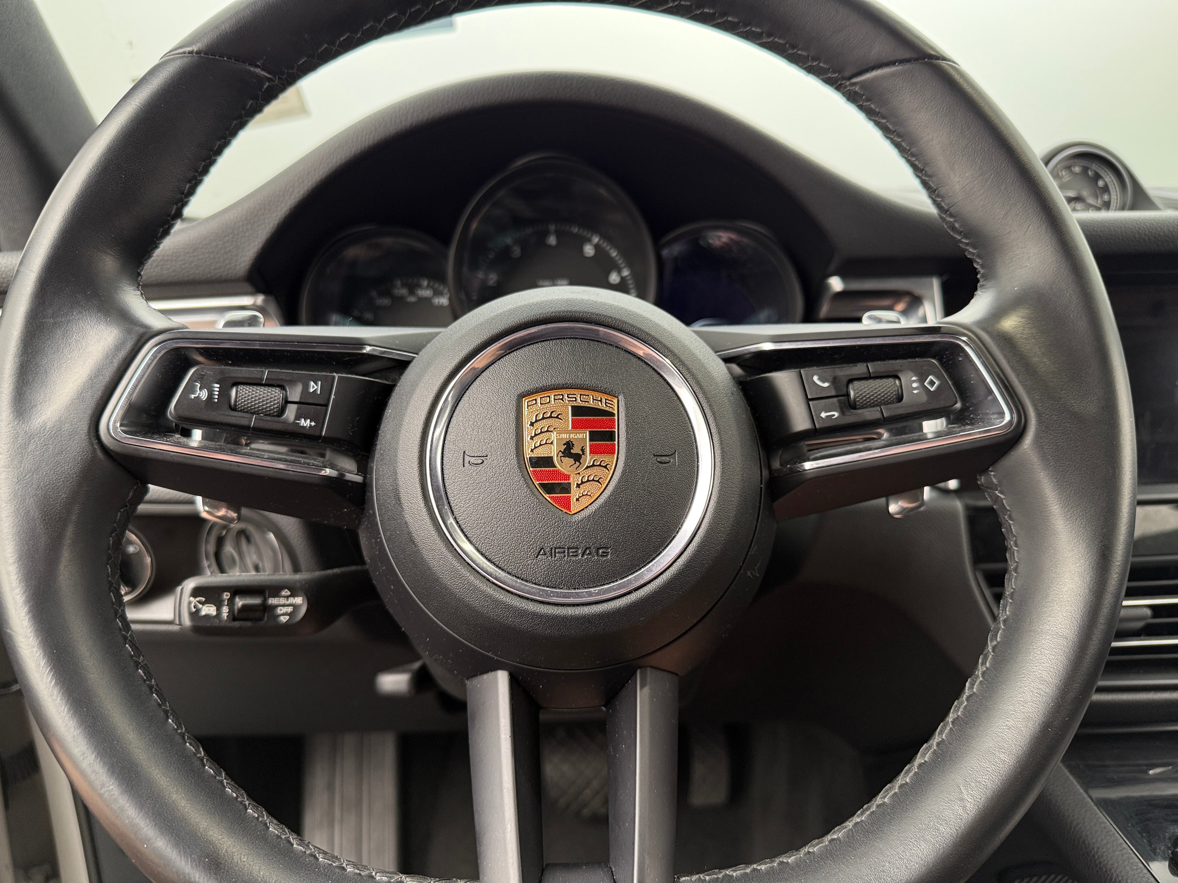 2023 Porsche Macan T 4