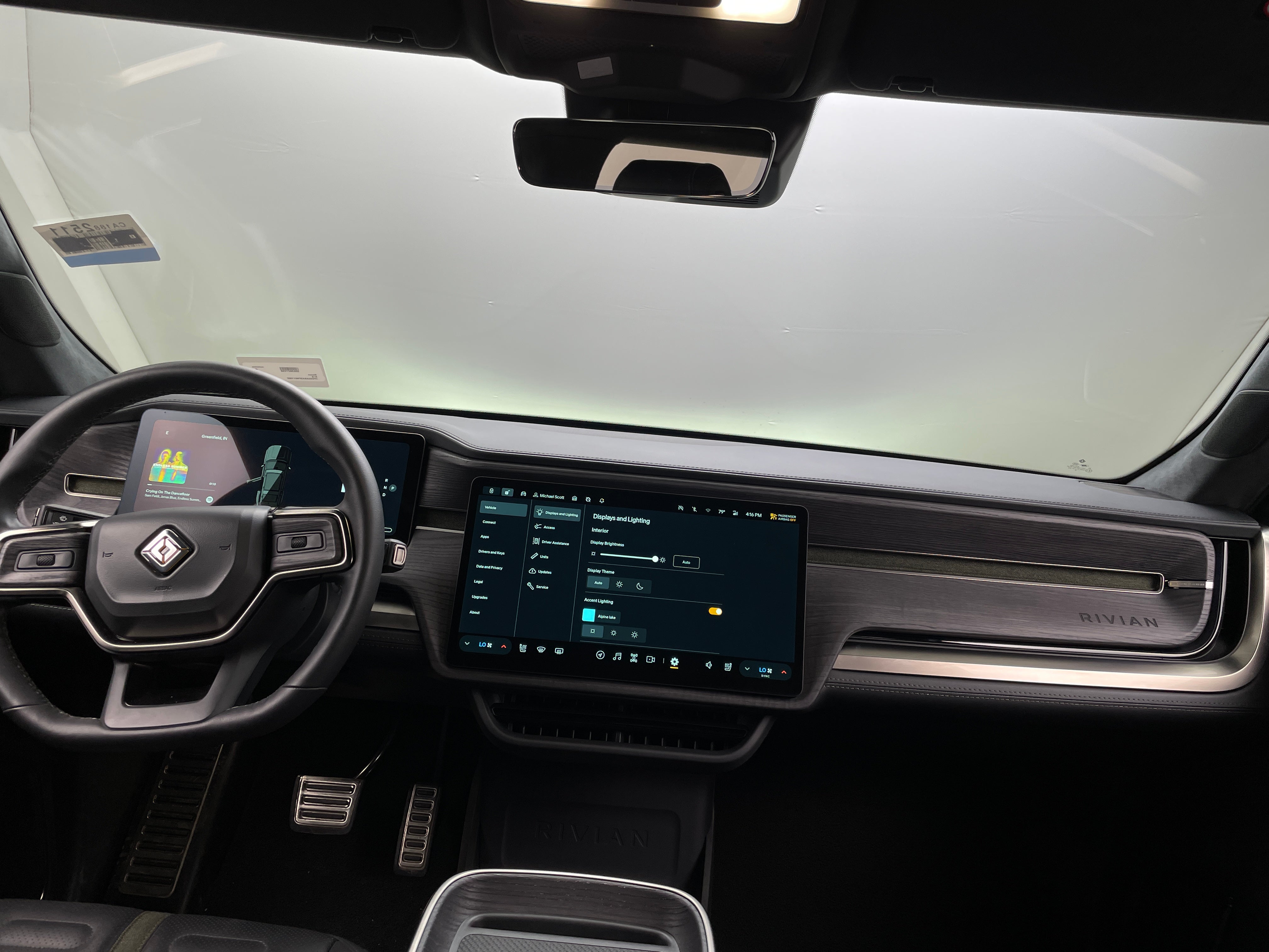 2023 Rivian R1S Adventure 2