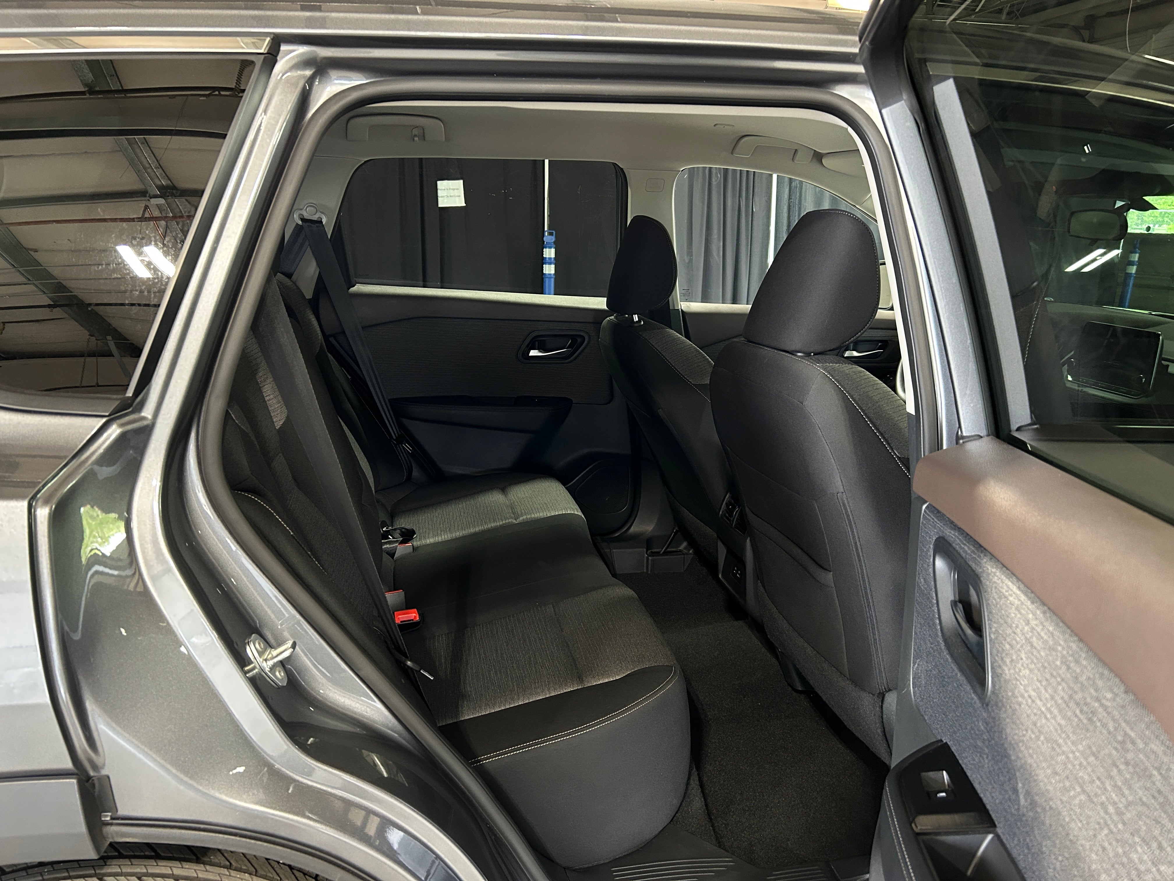 2023 Nissan Rogue SV 6