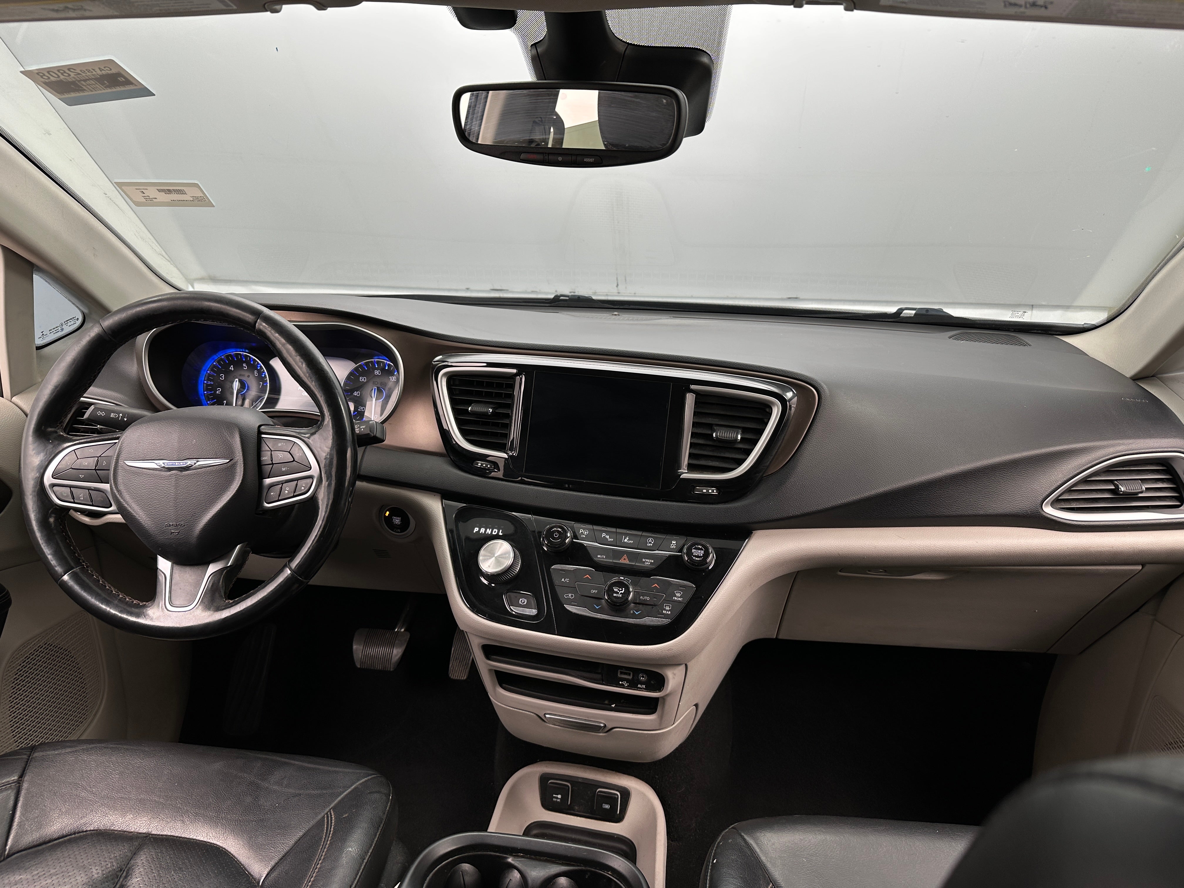 2019 Chrysler Pacifica Touring L 2