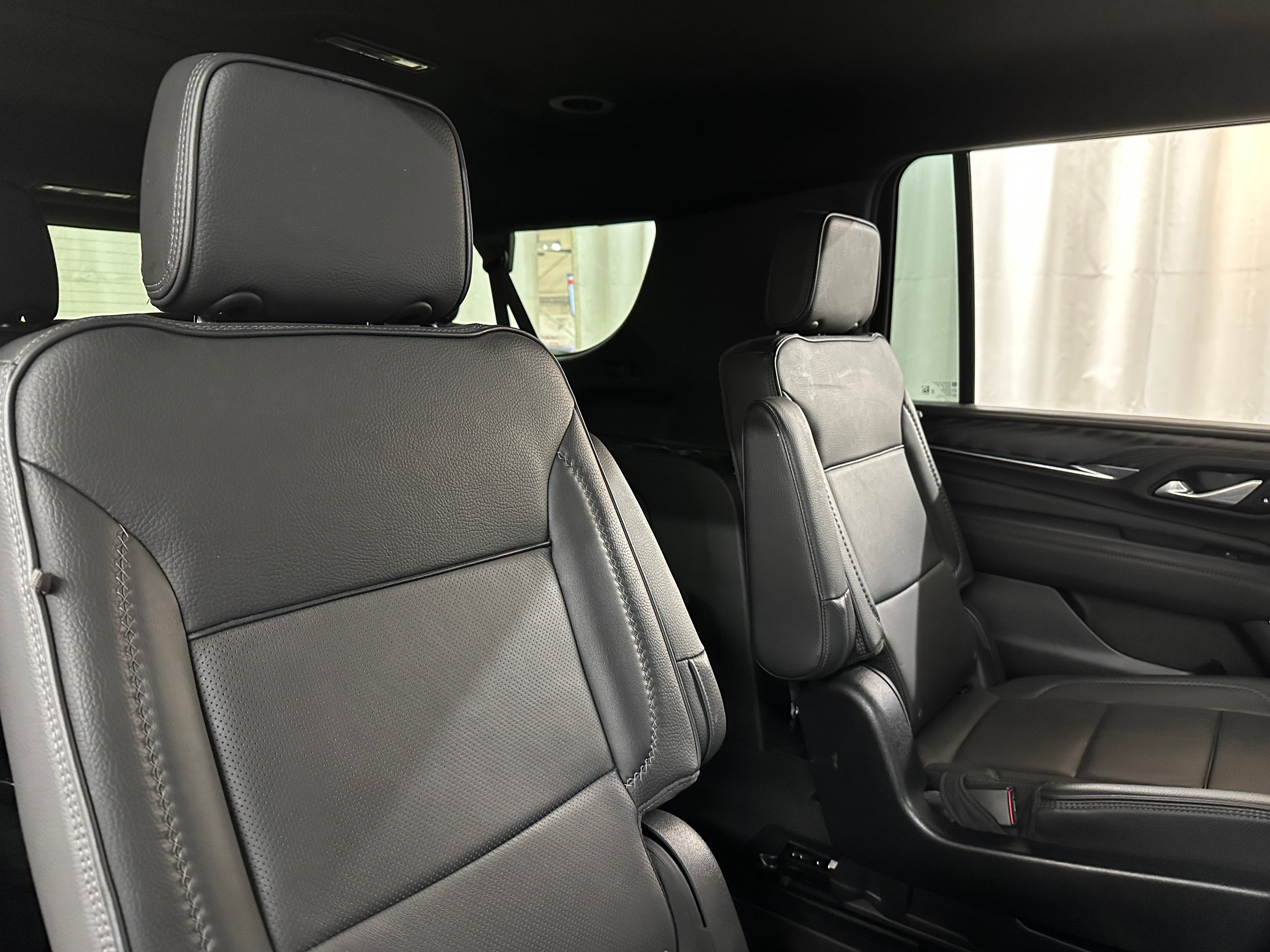 2023 GMC Yukon XL Denali 5