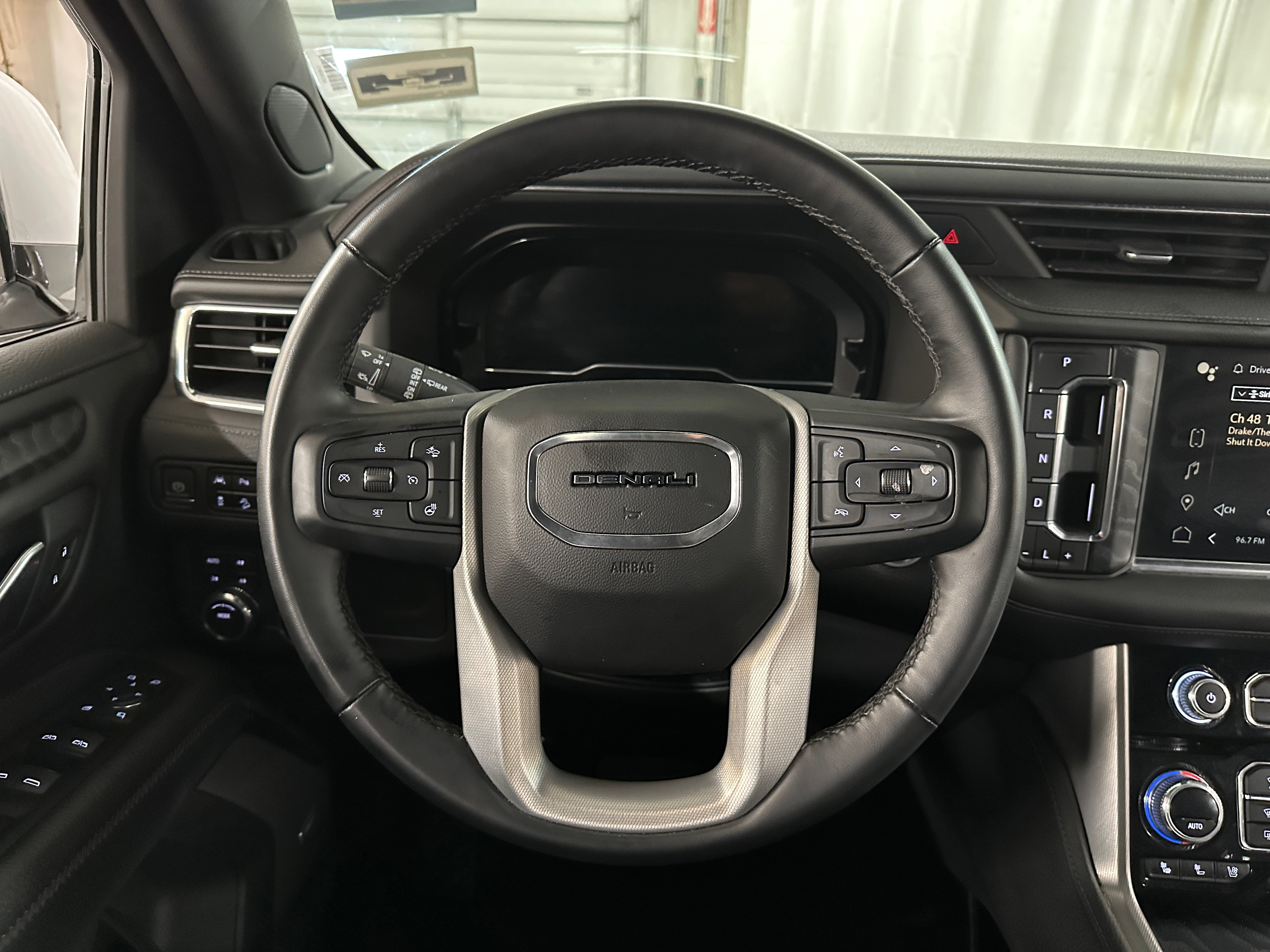 2023 GMC Yukon XL Denali 4