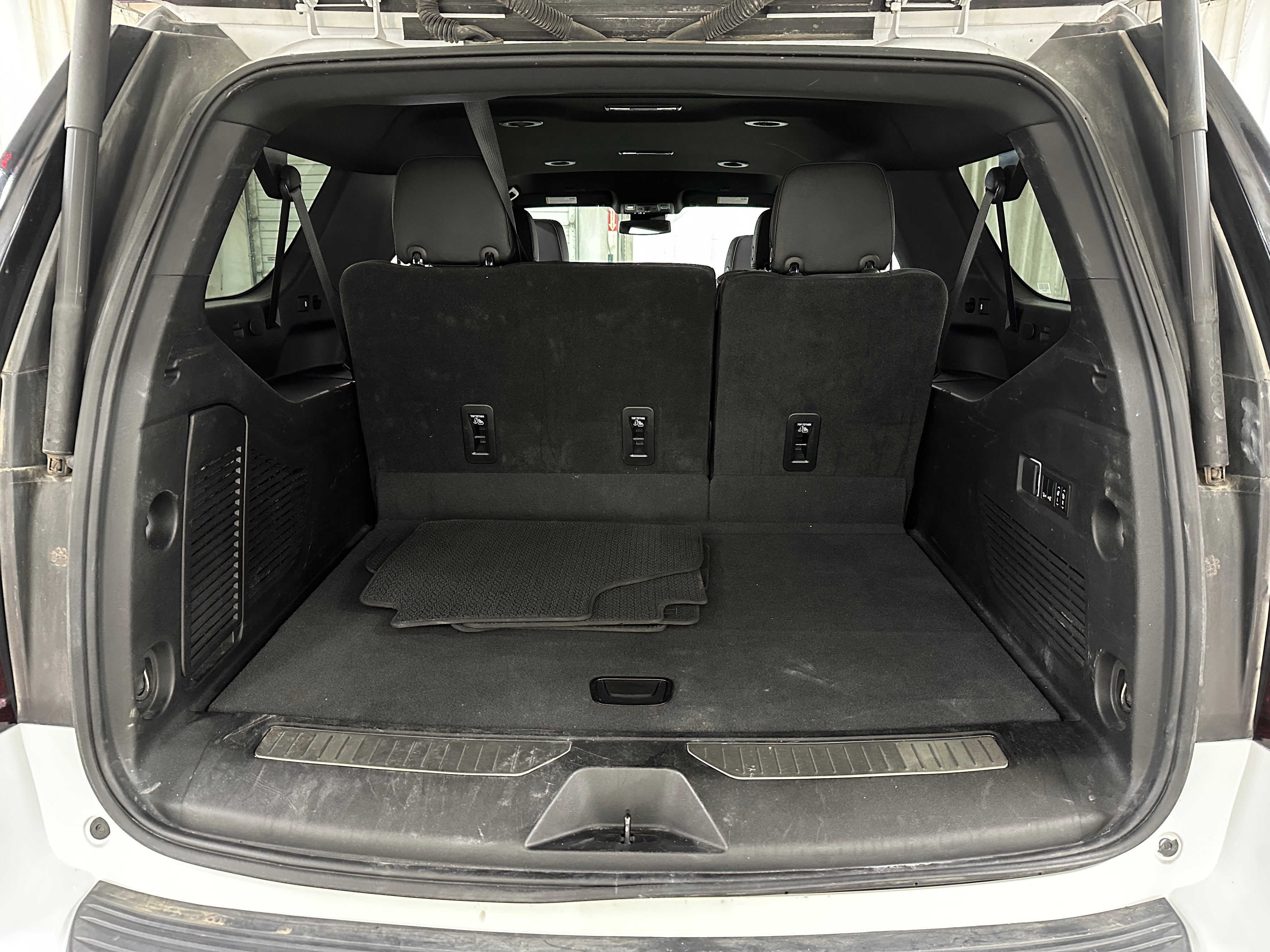2023 GMC Yukon XL Denali 6