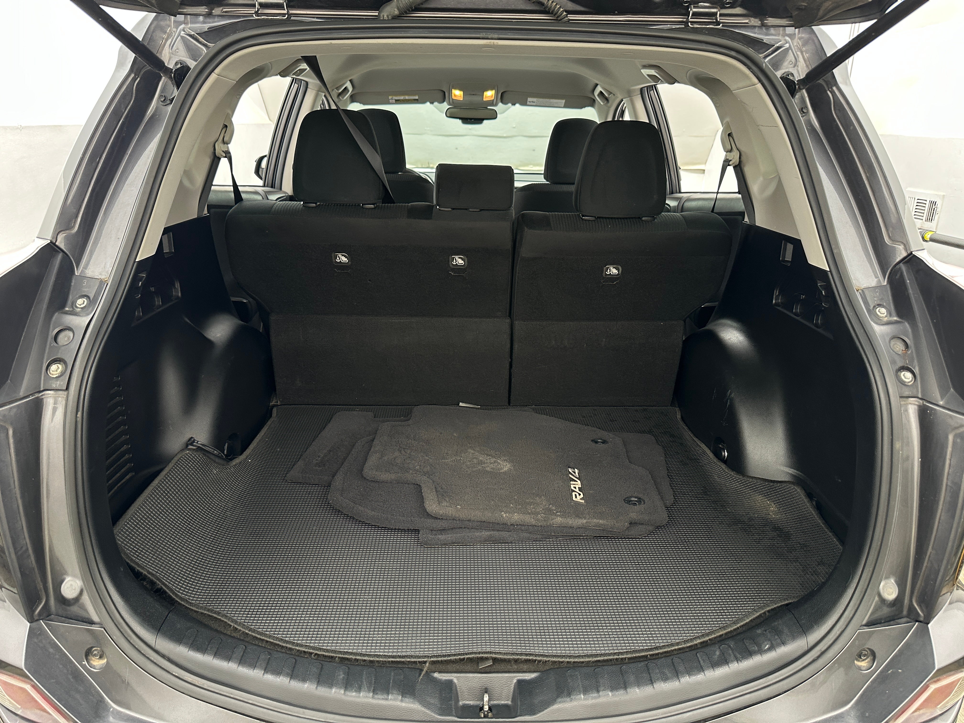 2018 Toyota RAV4 LE 7