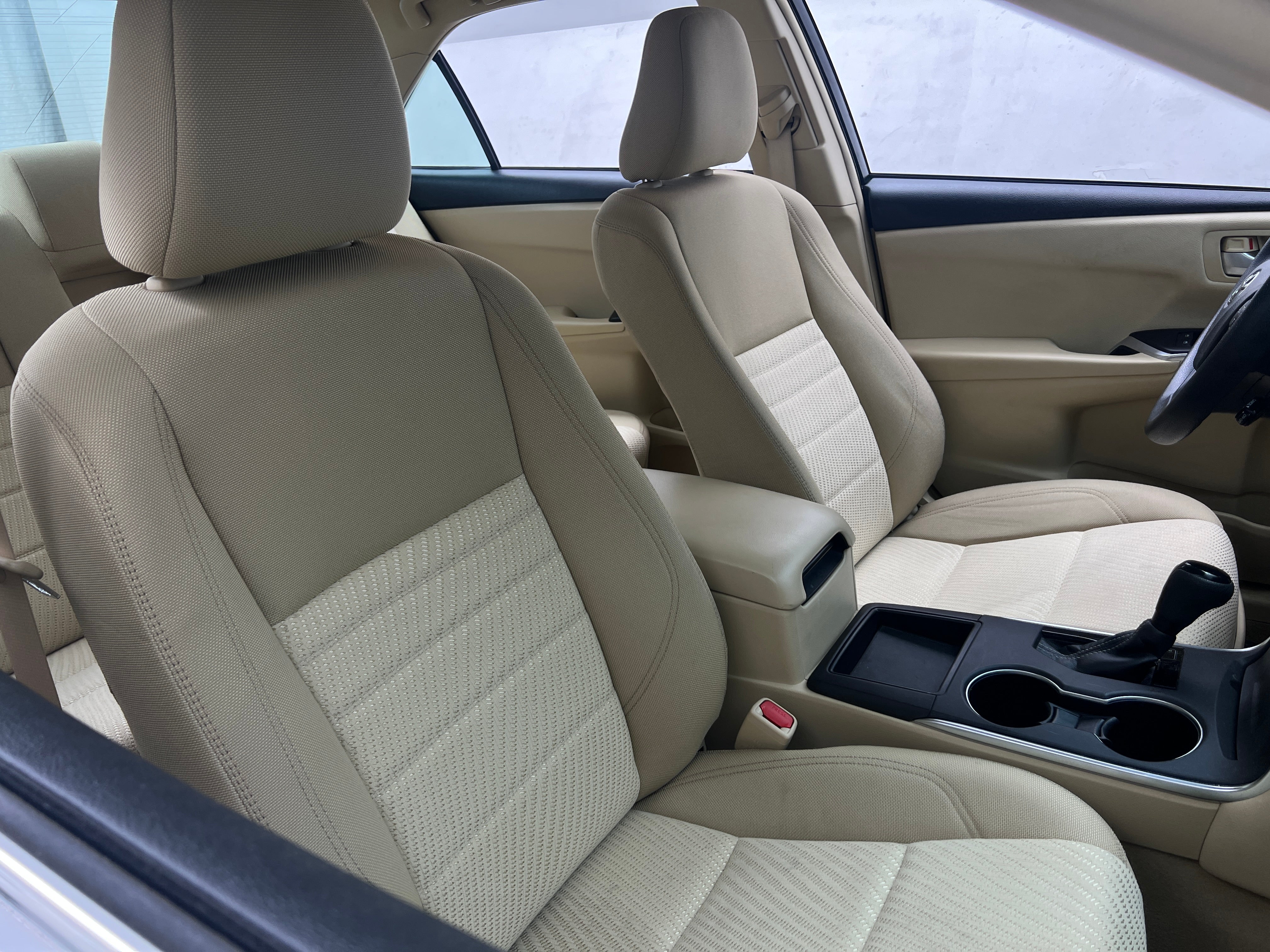 2016 Toyota Camry LE 2
