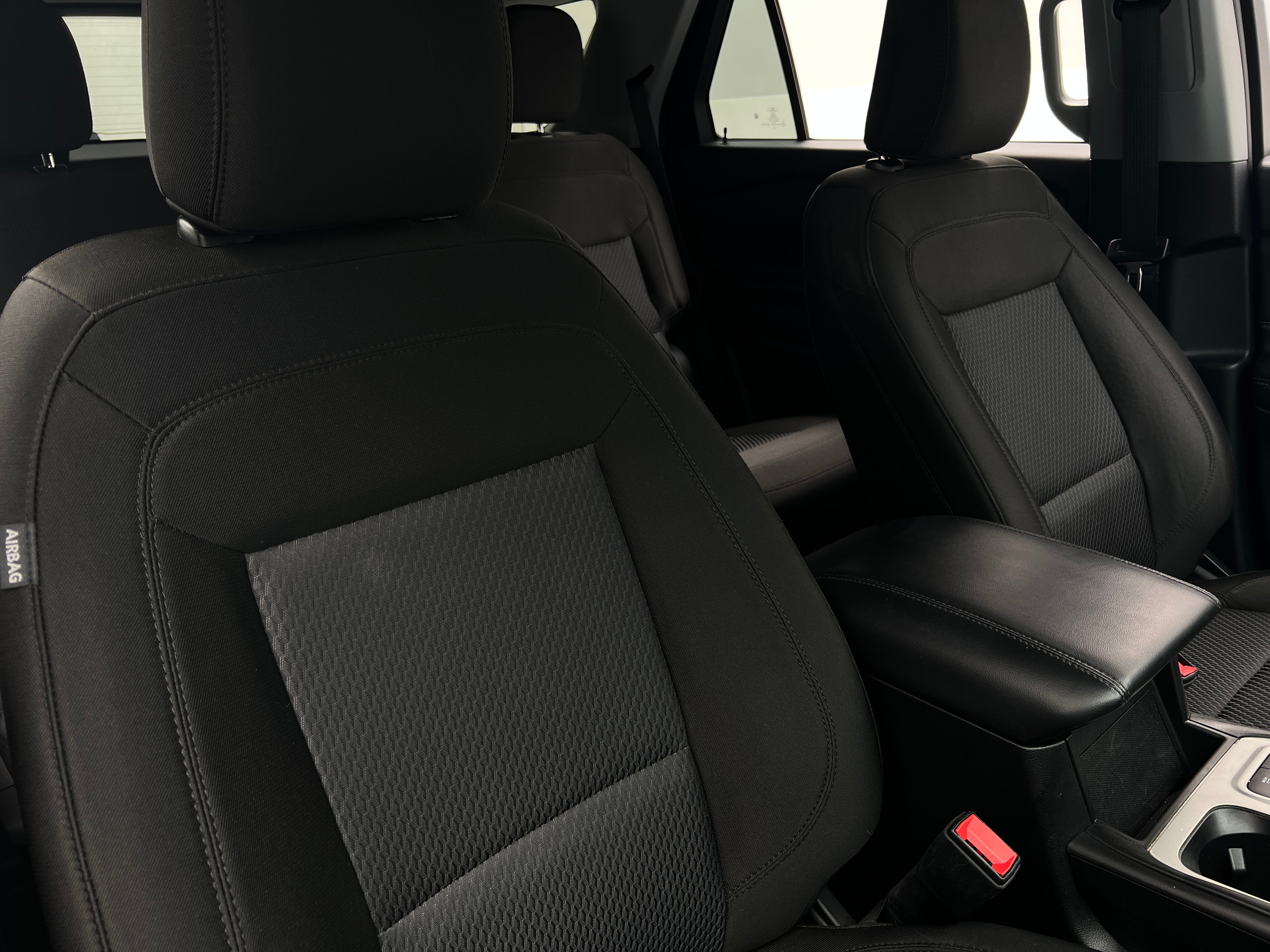 2022 Ford Explorer XLT 2