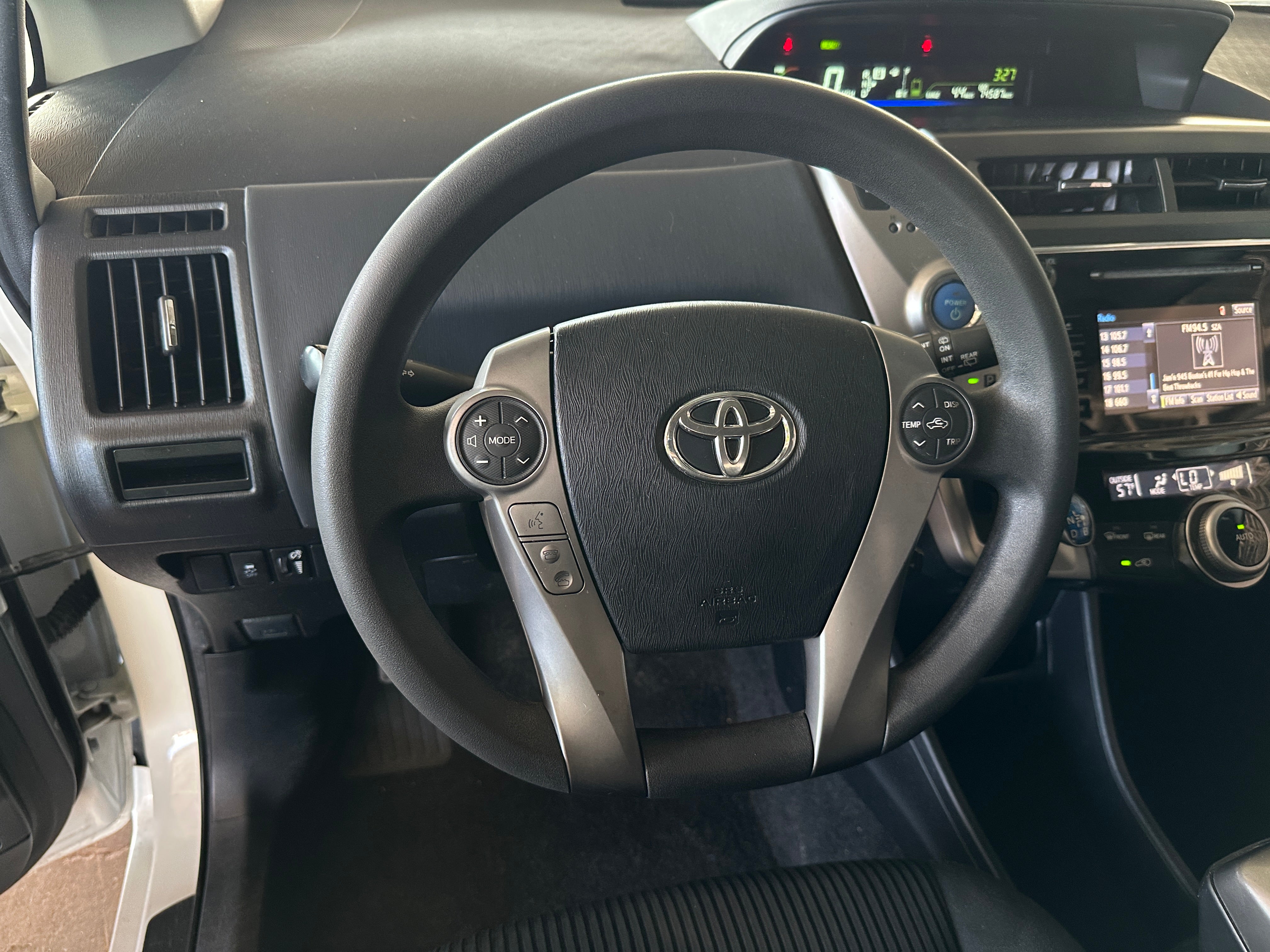 2016 Toyota Prius v Two 5