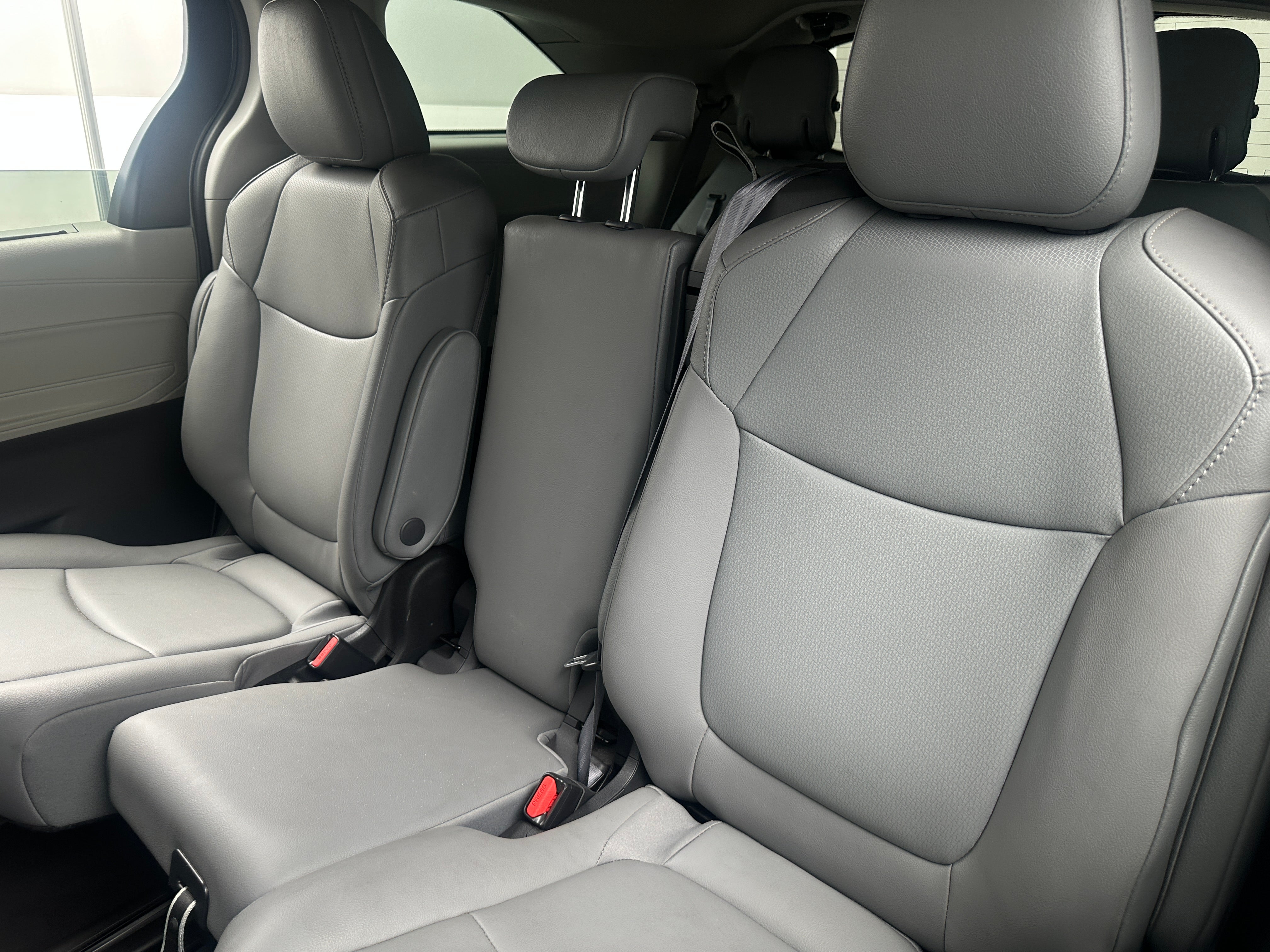 2022 Toyota Sienna XLE 5