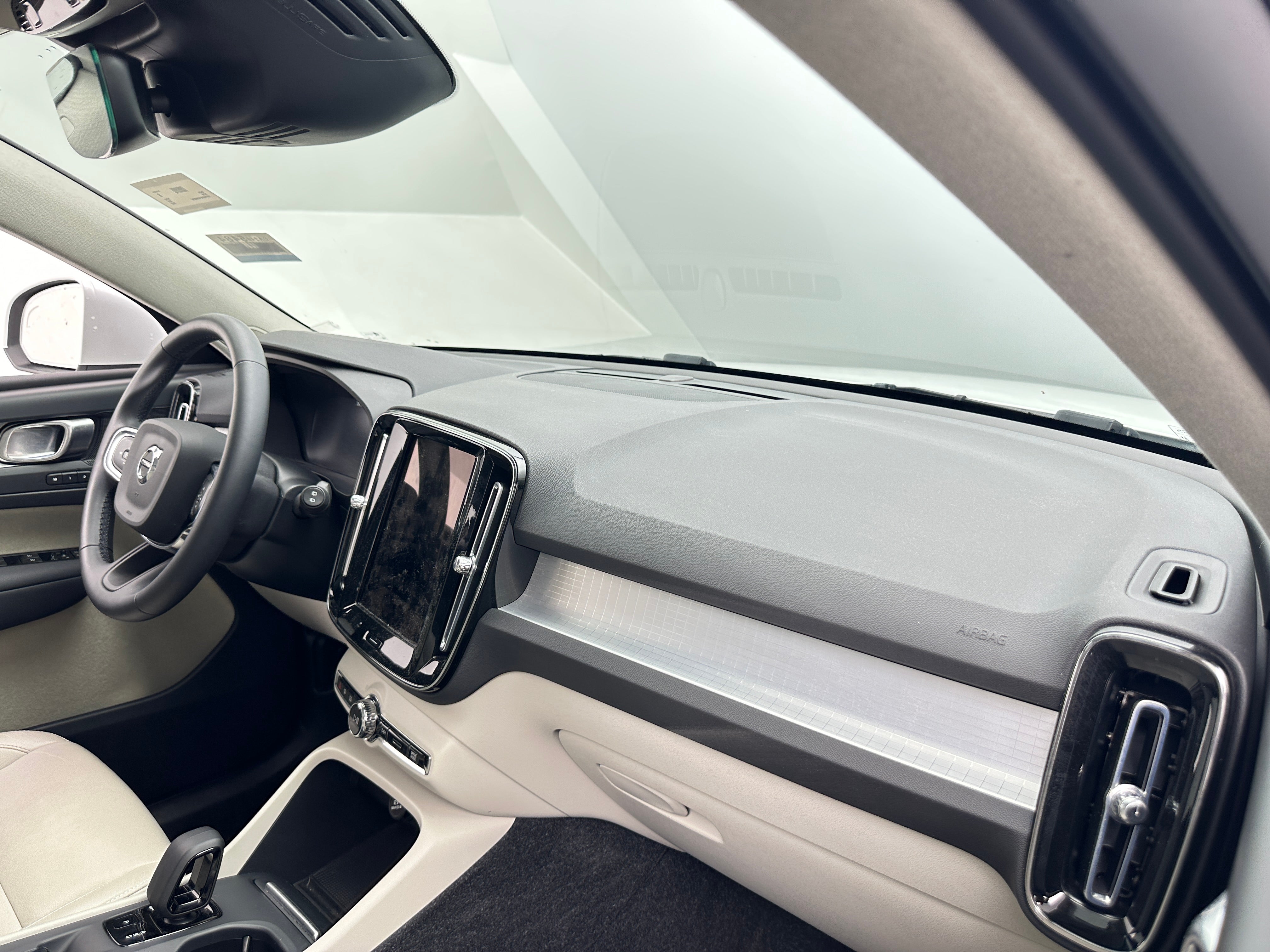2022 Volvo XC40 T5 Momentum 2