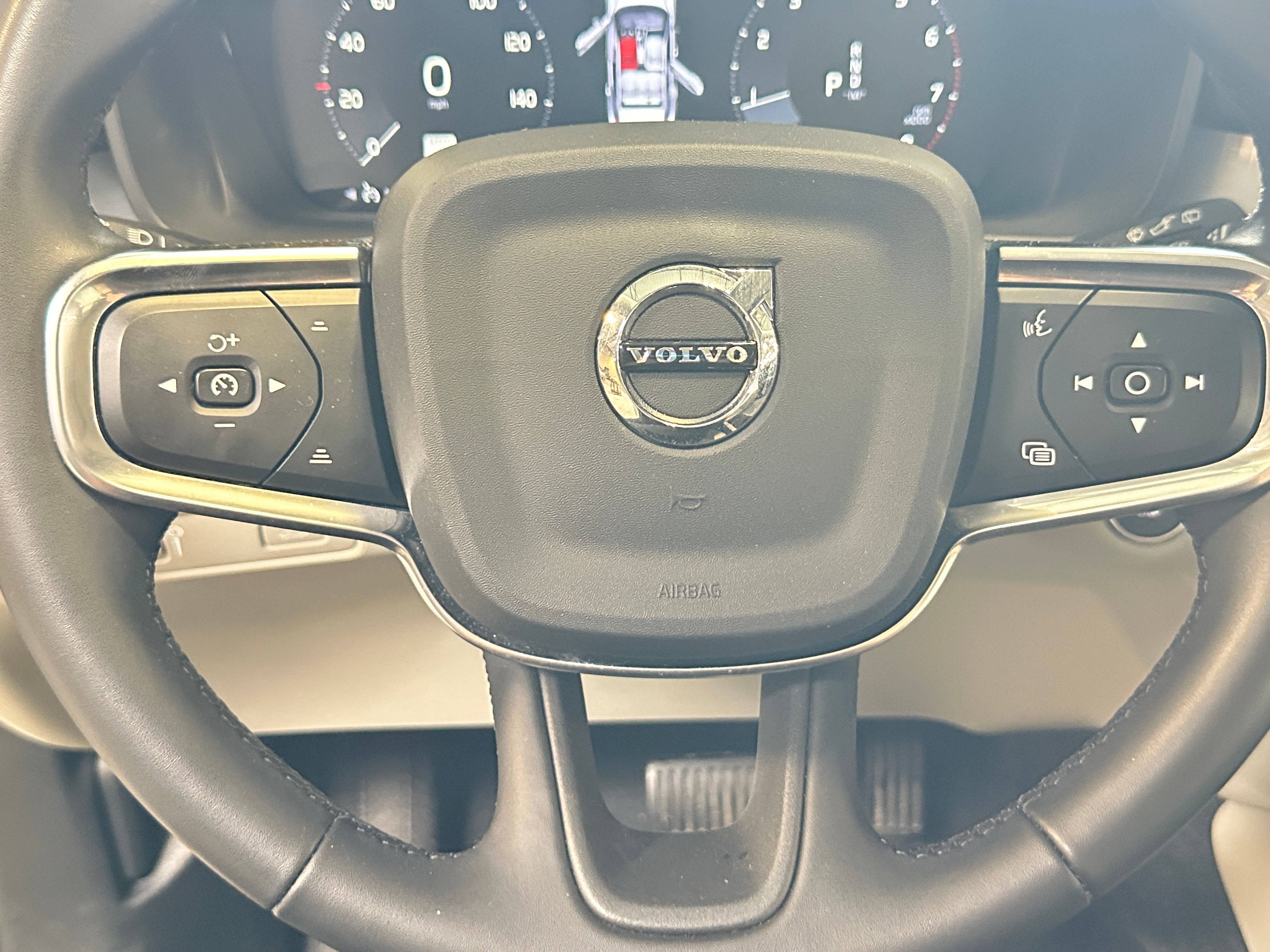 2022 Volvo XC40 T5 Momentum 4