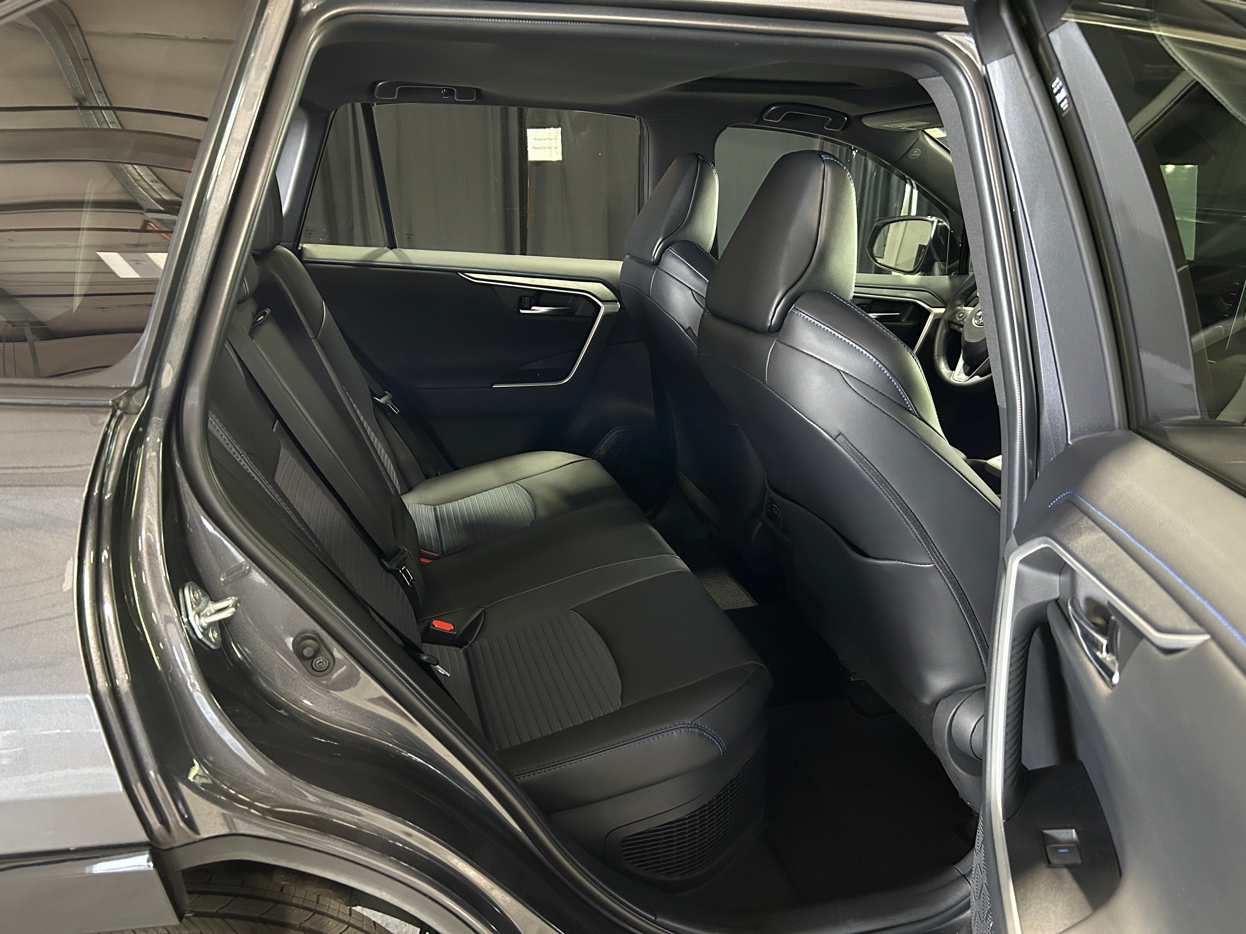 2022 Toyota RAV4 XSE 5