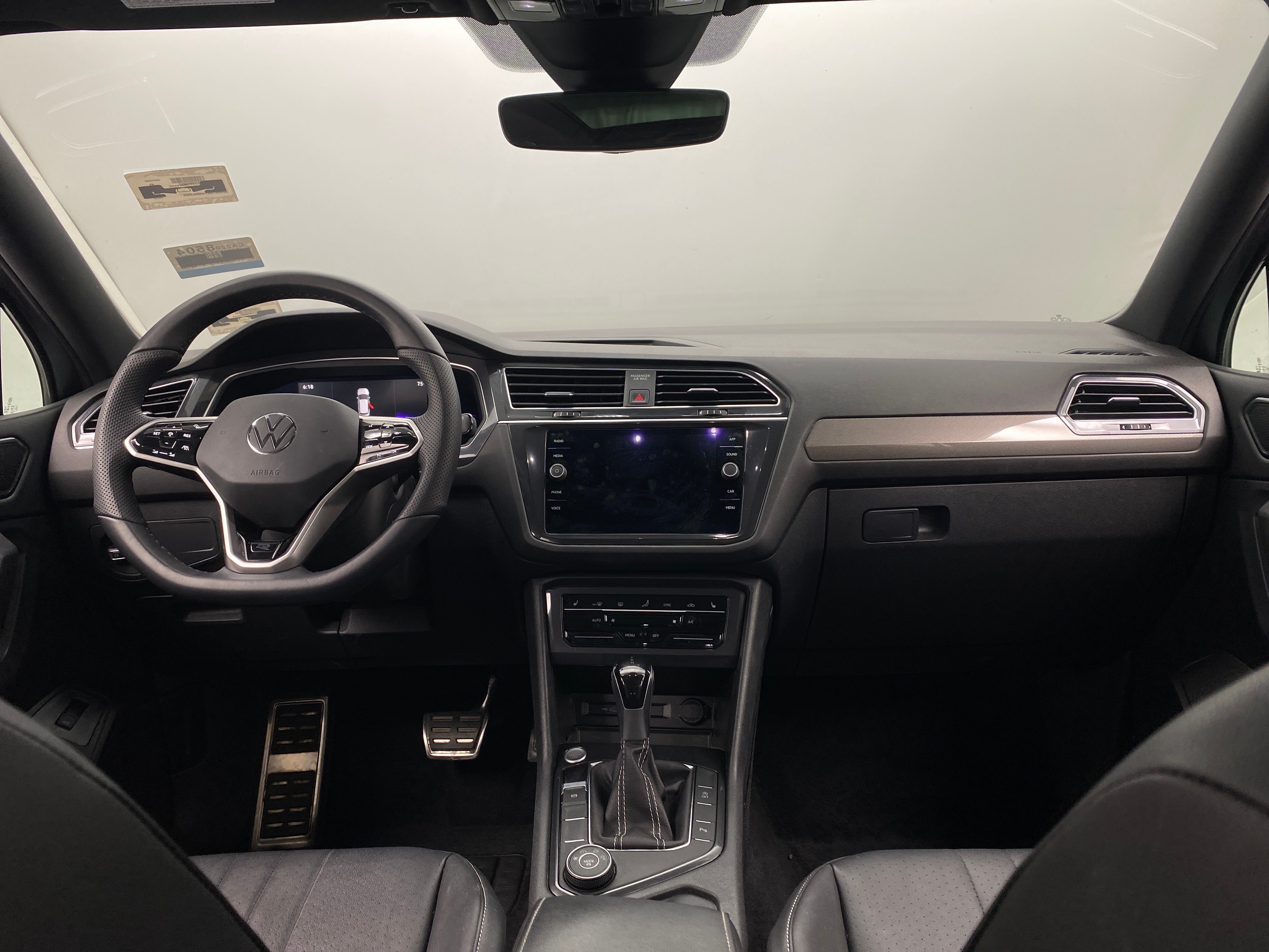 2022 Volkswagen Tiguan SE R-Line Black 2