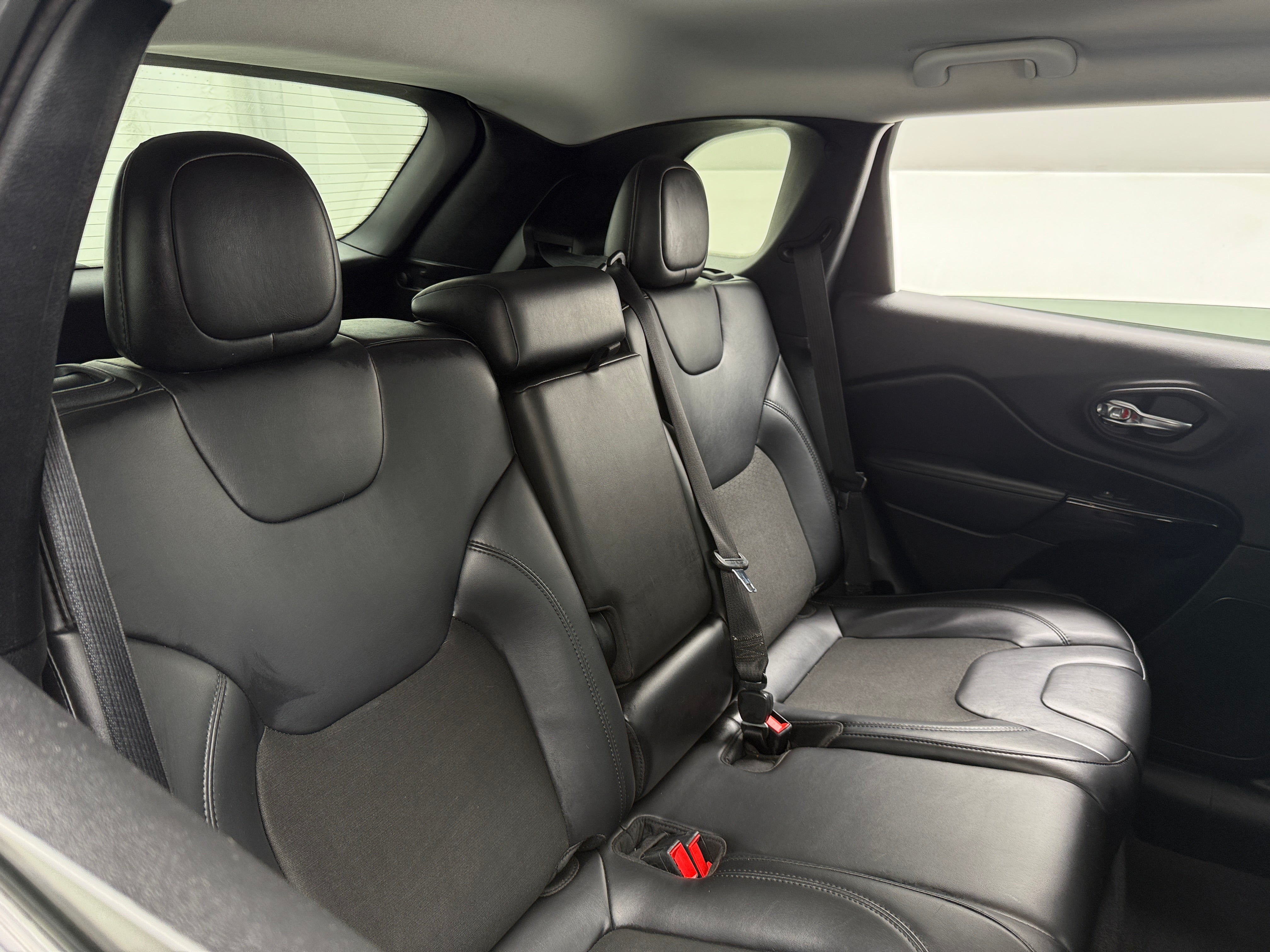 2020 Jeep Cherokee Altitude 6