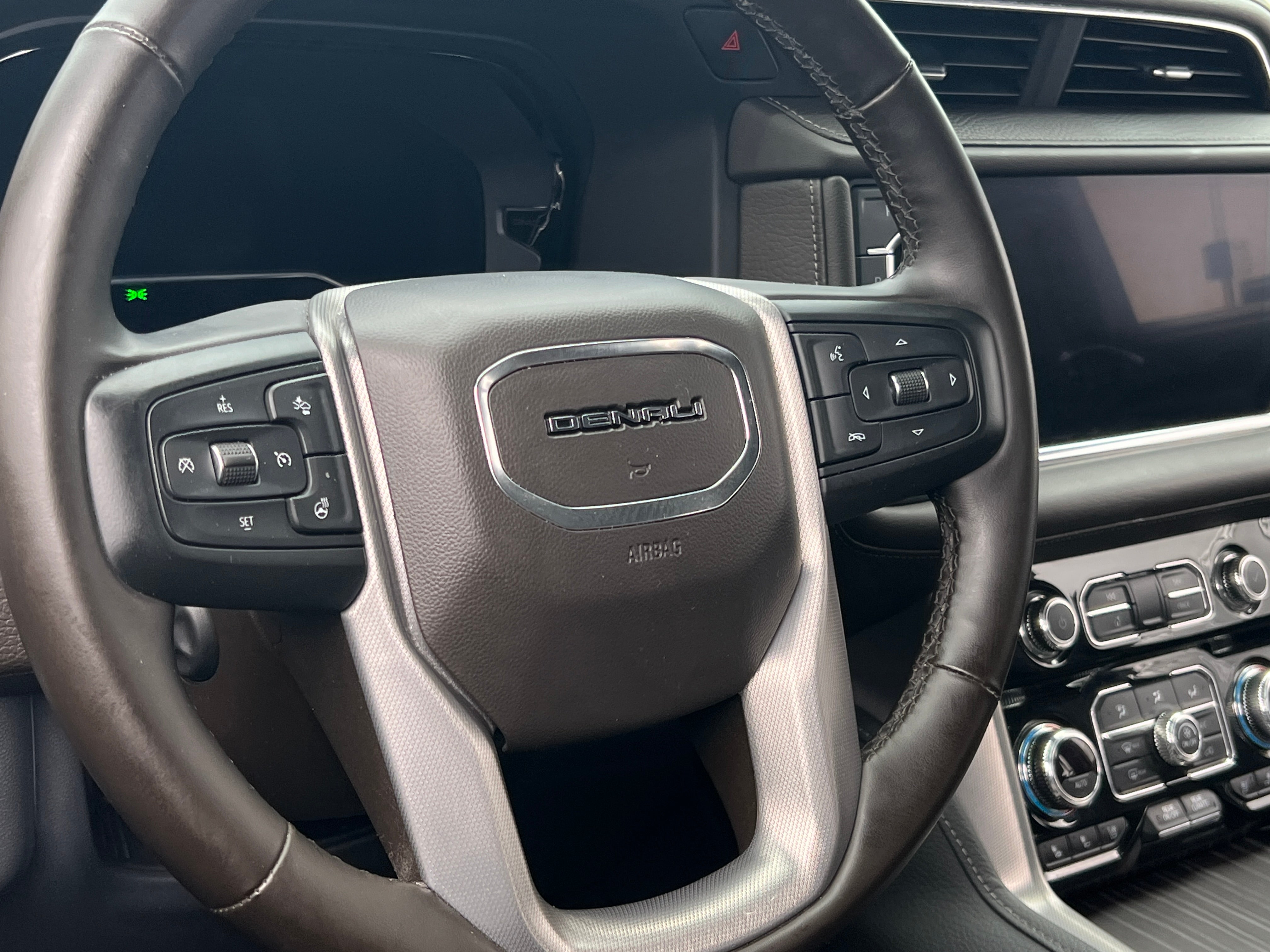 2023 GMC Yukon Denali 4