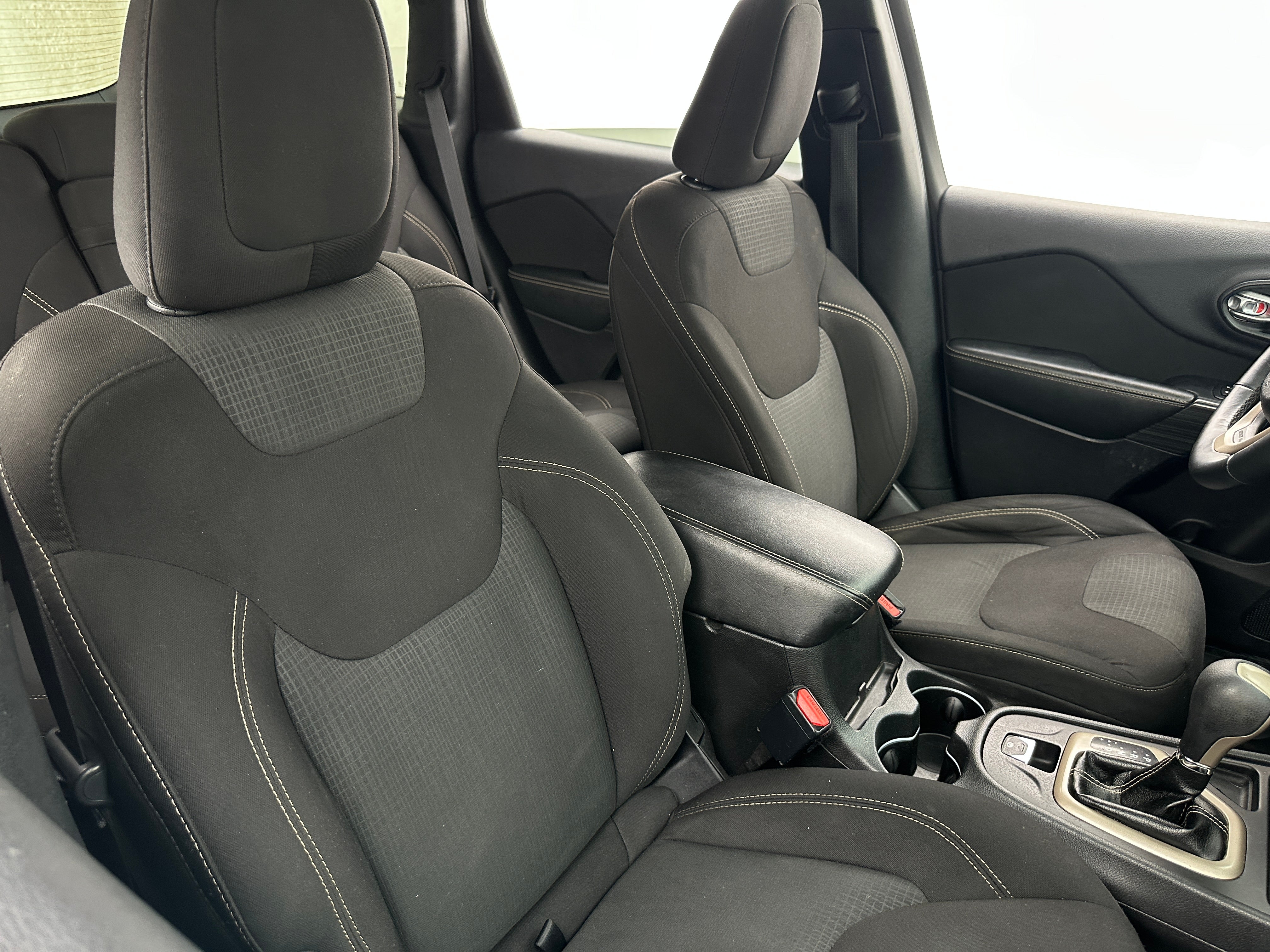 2016 Jeep Cherokee Altitude 2