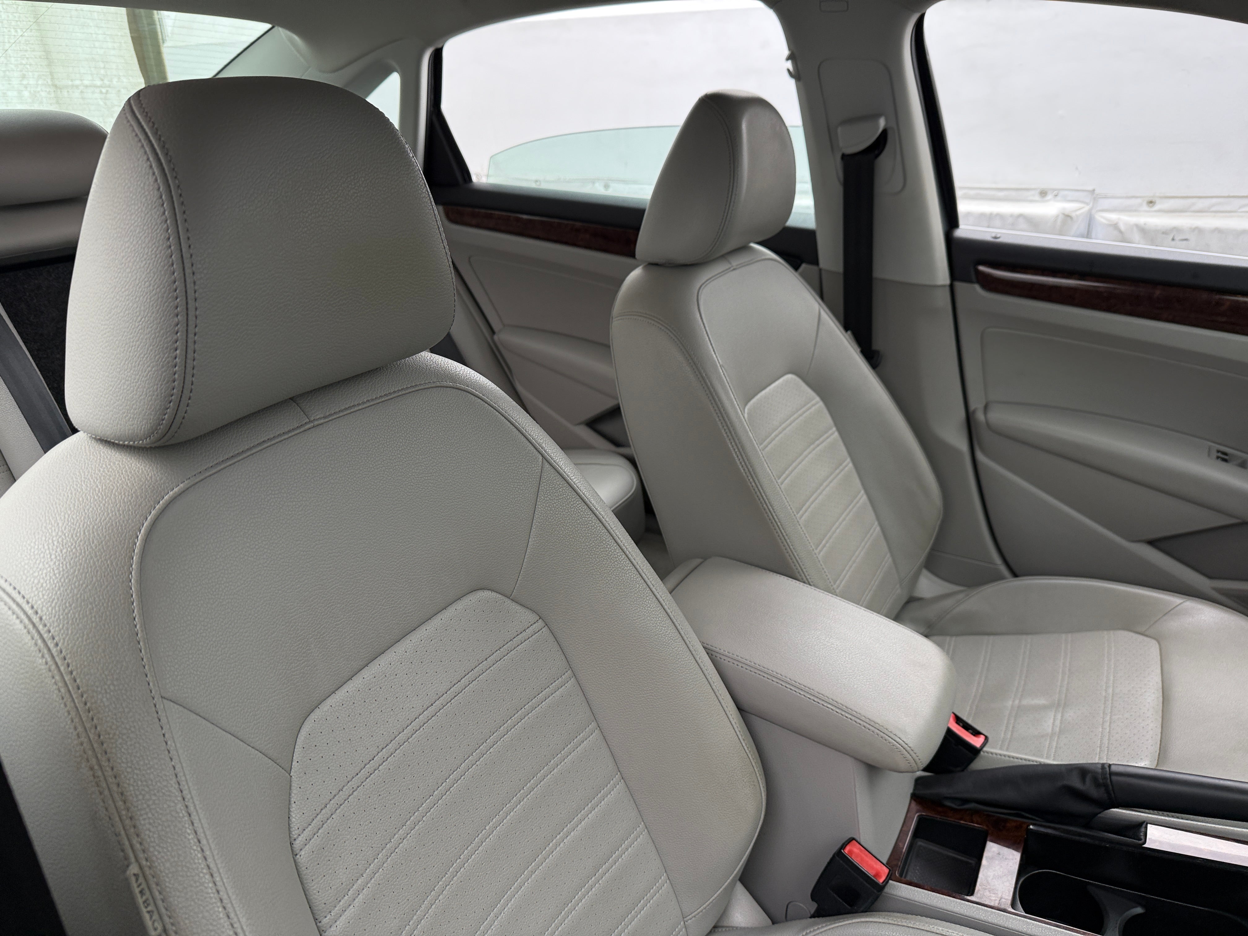 2012 Volkswagen Passat SEL 2