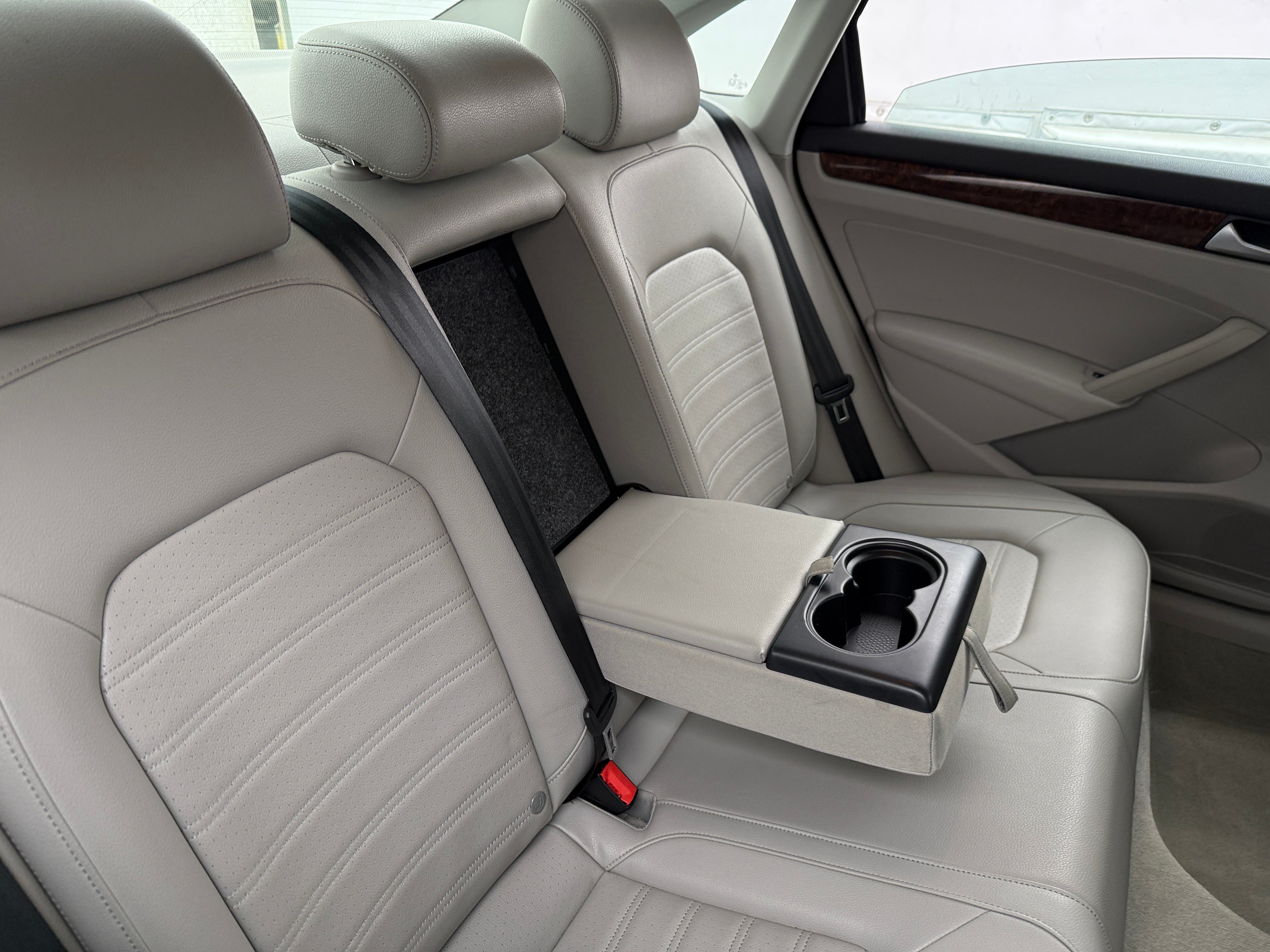 2012 Volkswagen Passat SEL 6