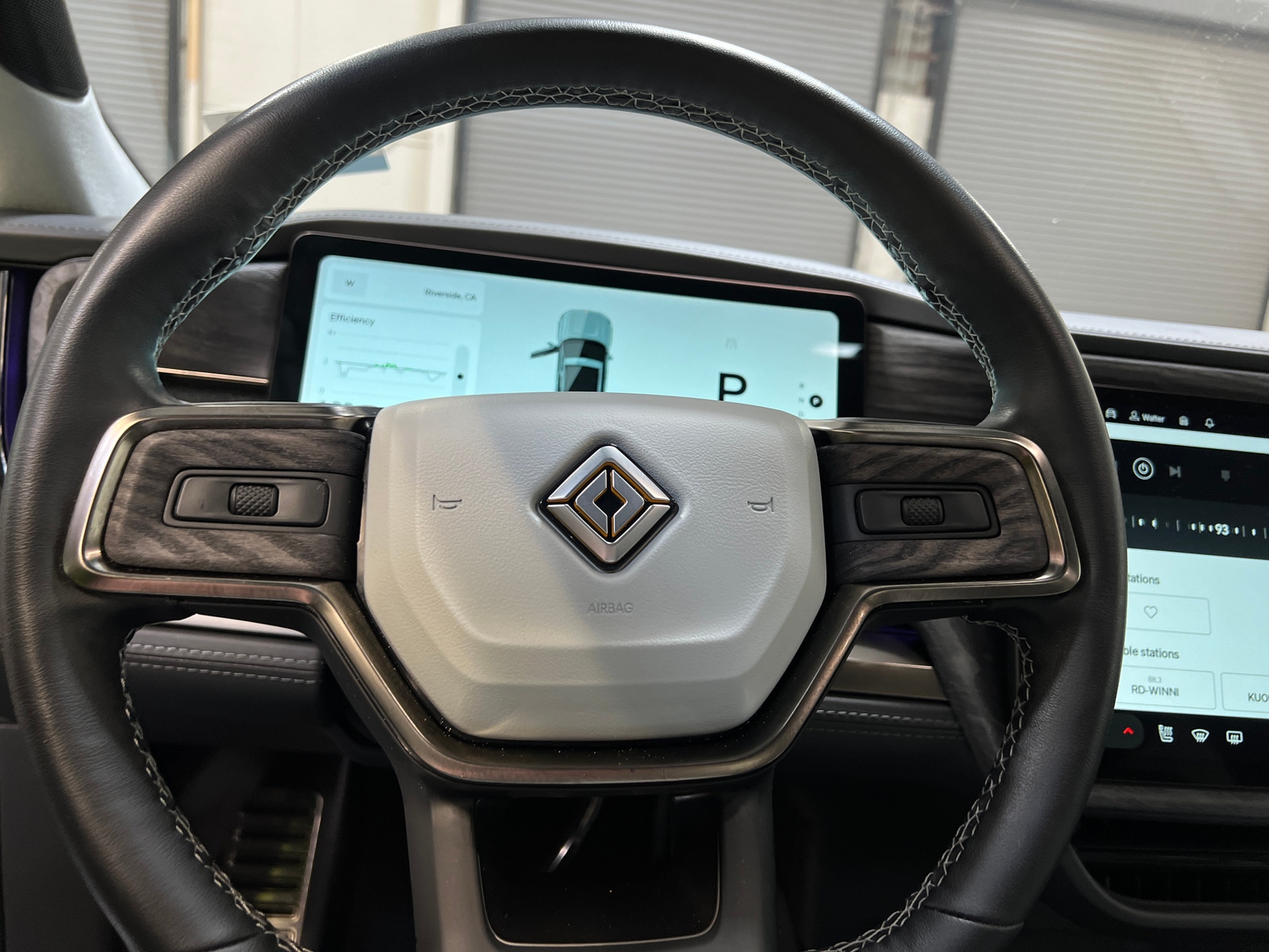 Thumbnail: 2022 Rivian R1T - 4