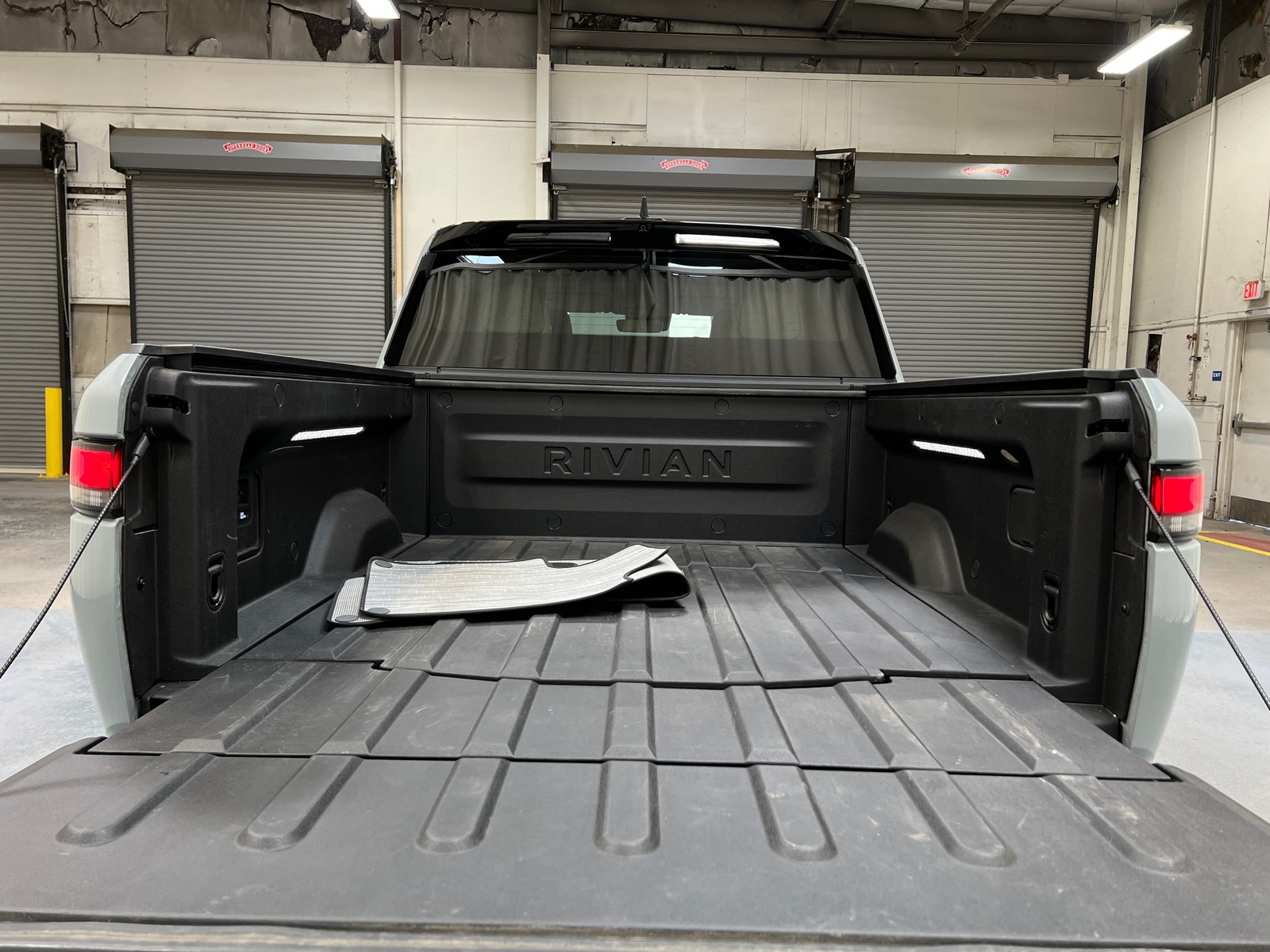 Thumbnail: 2022 Rivian R1T - 6