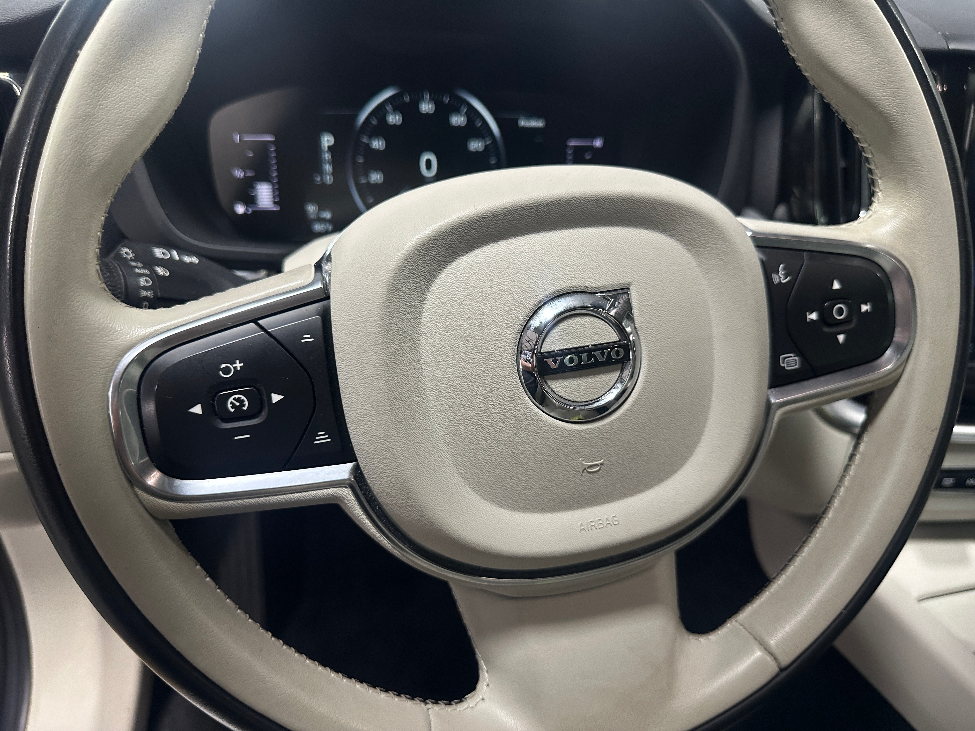 2019 Volvo XC60 T5 Momentum 4