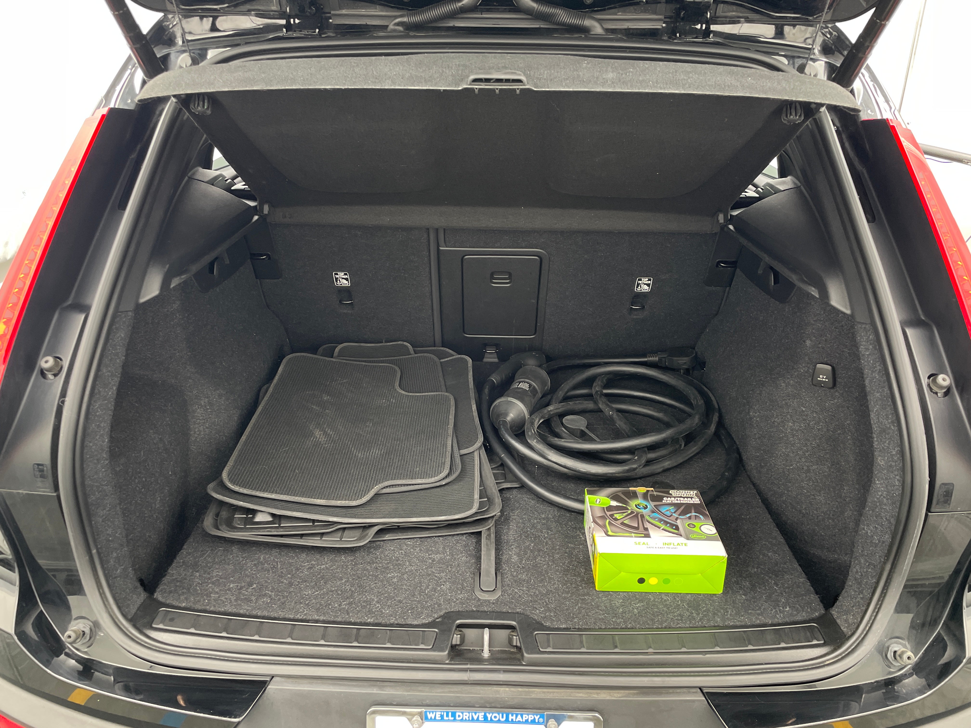 2022 Volvo XC40 Recharge Plus 6