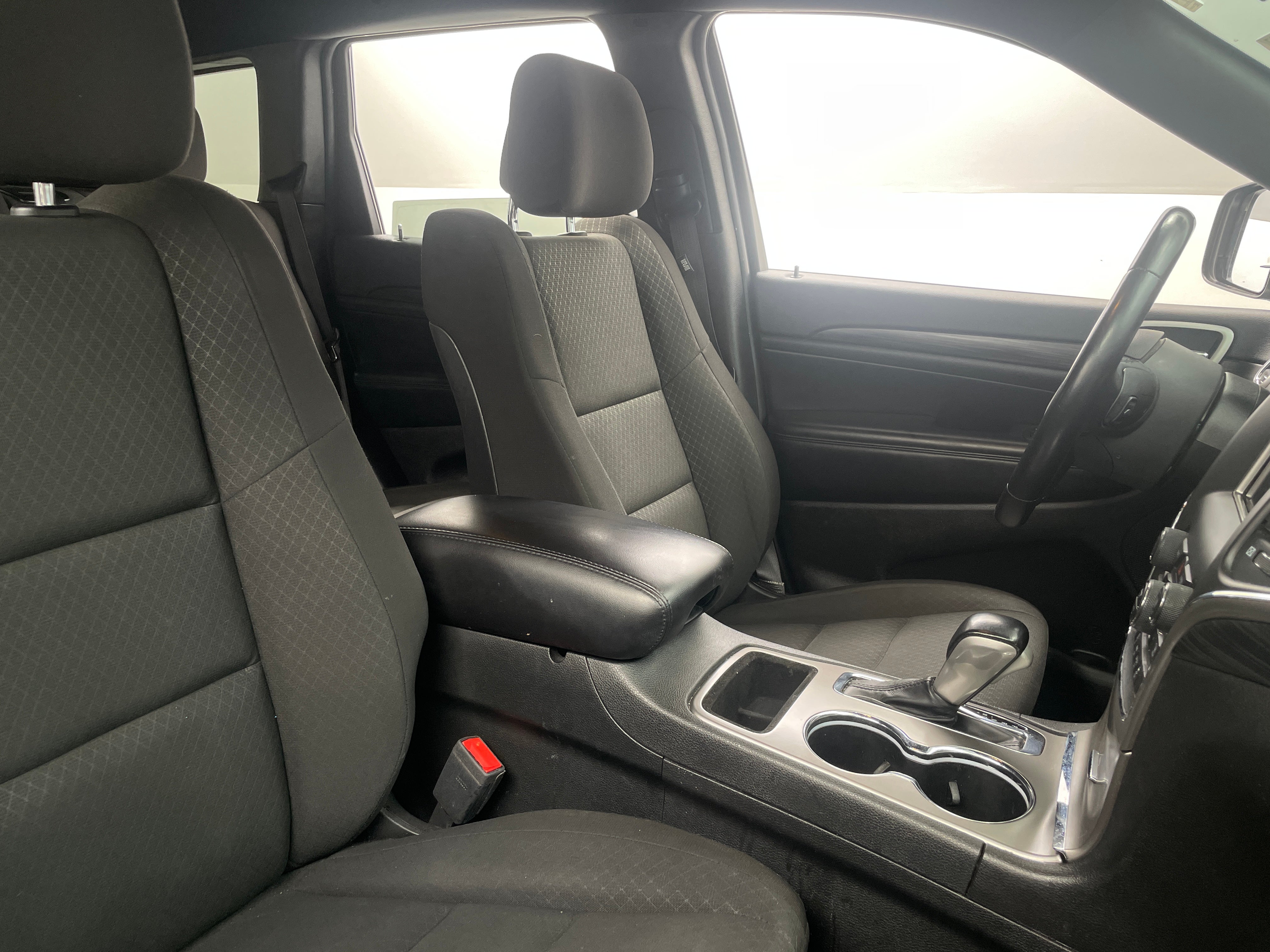 2021 Jeep Grand Cherokee Laredo 2