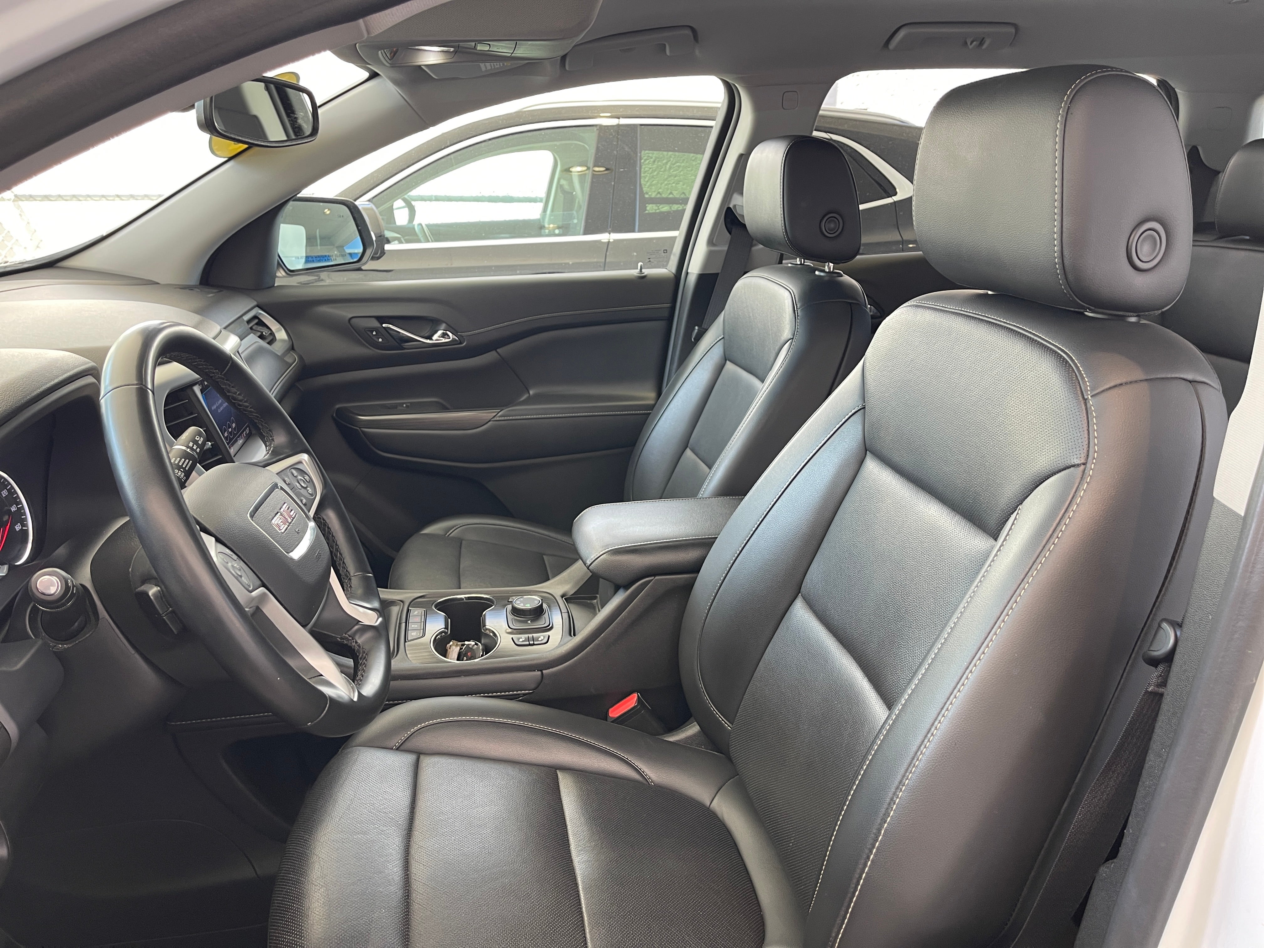 2023 GMC Acadia SLT 2
