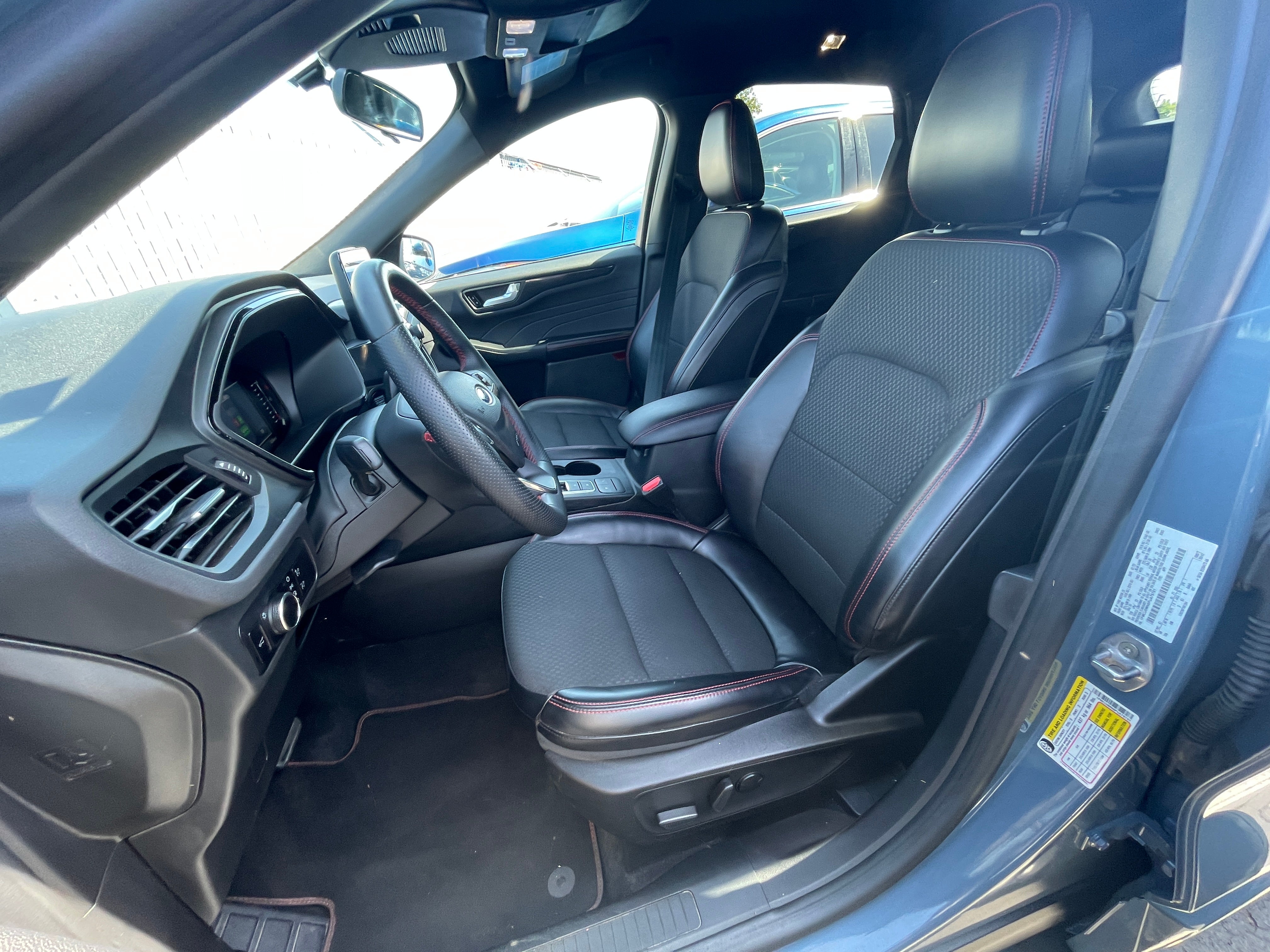 2023 Ford Escape ST-Line 2