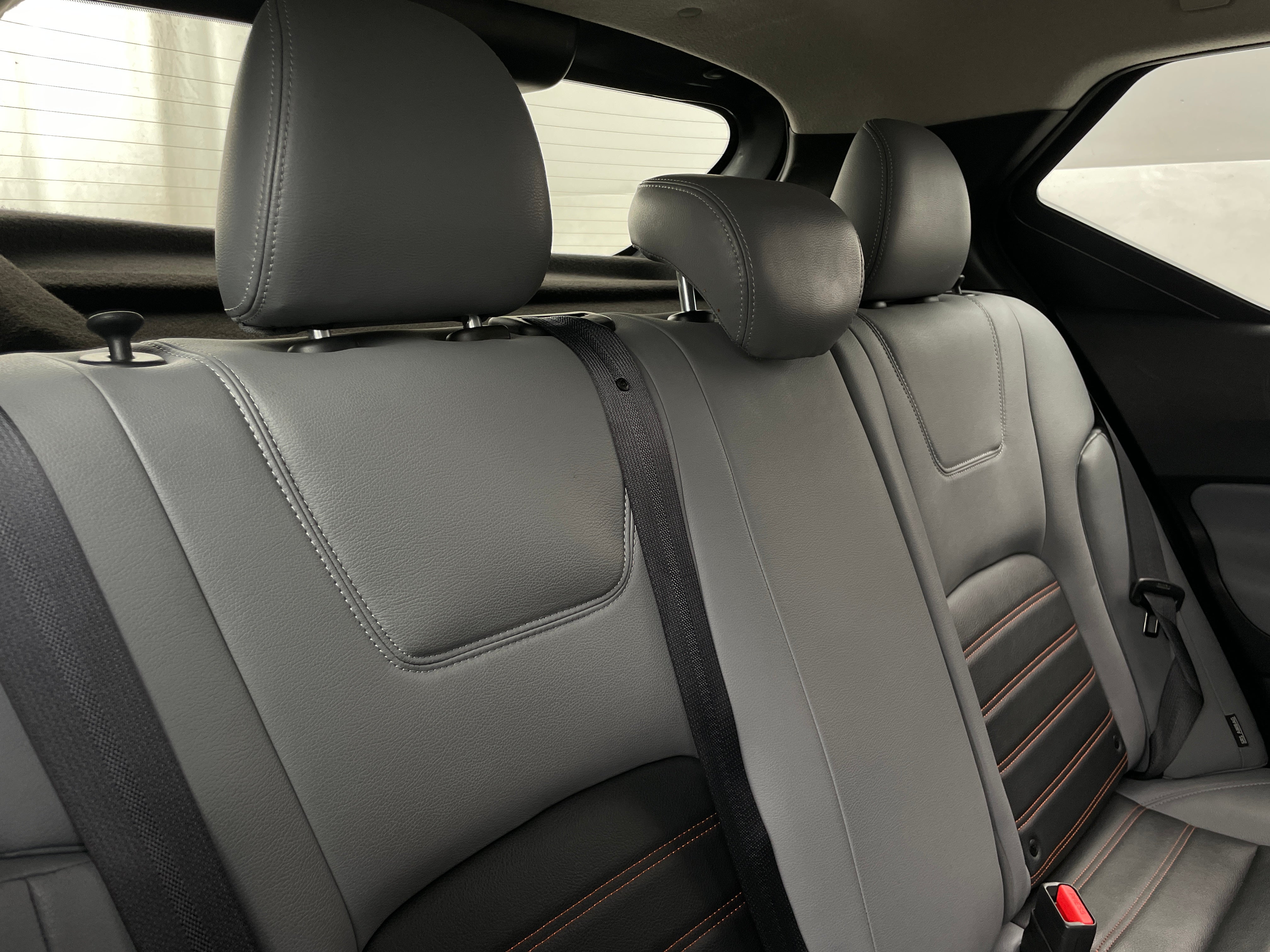 2022 Nissan Kicks SR 5