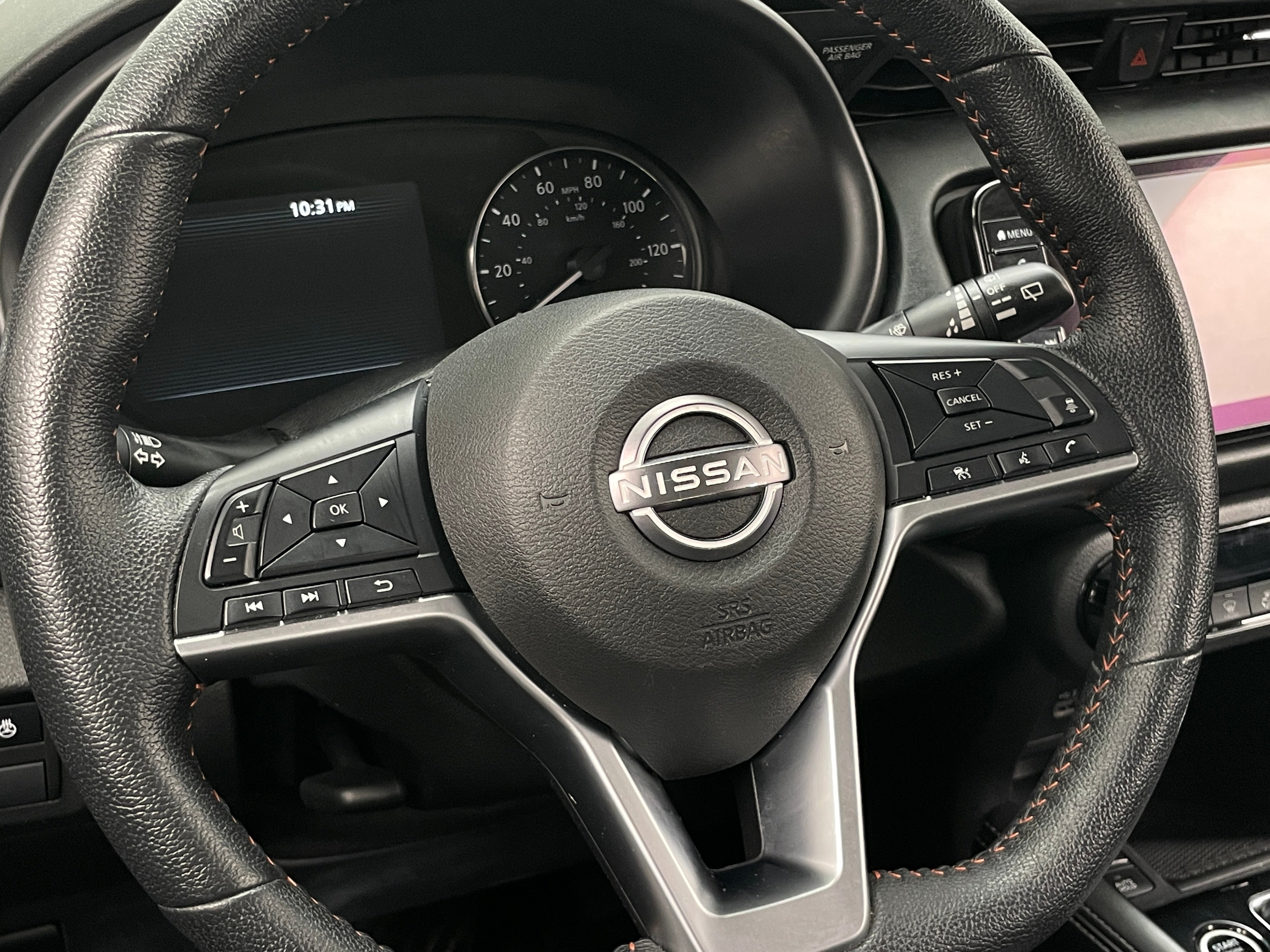2022 Nissan Kicks SR 4