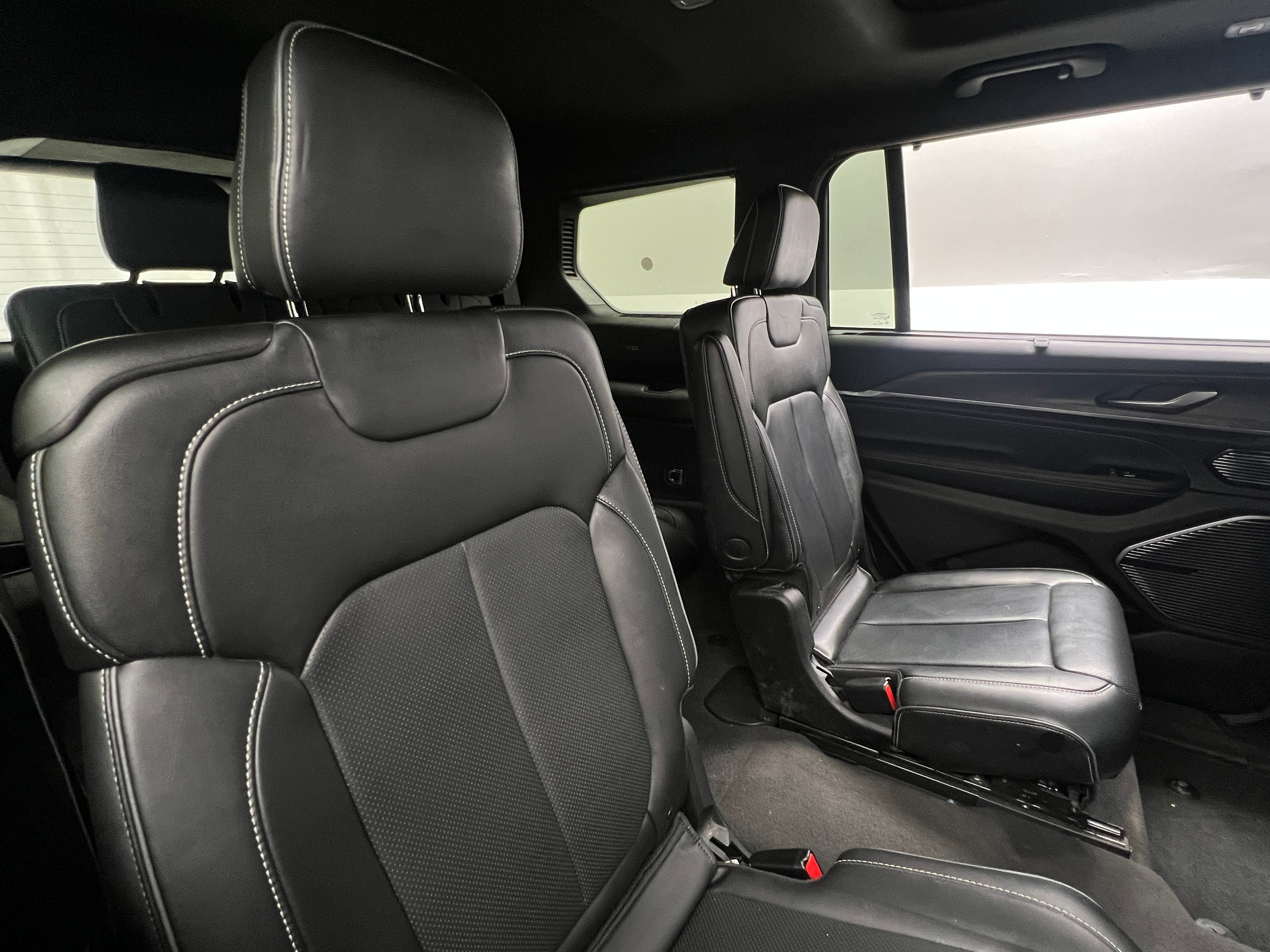 2022 Jeep Grand Cherokee L Overland 5