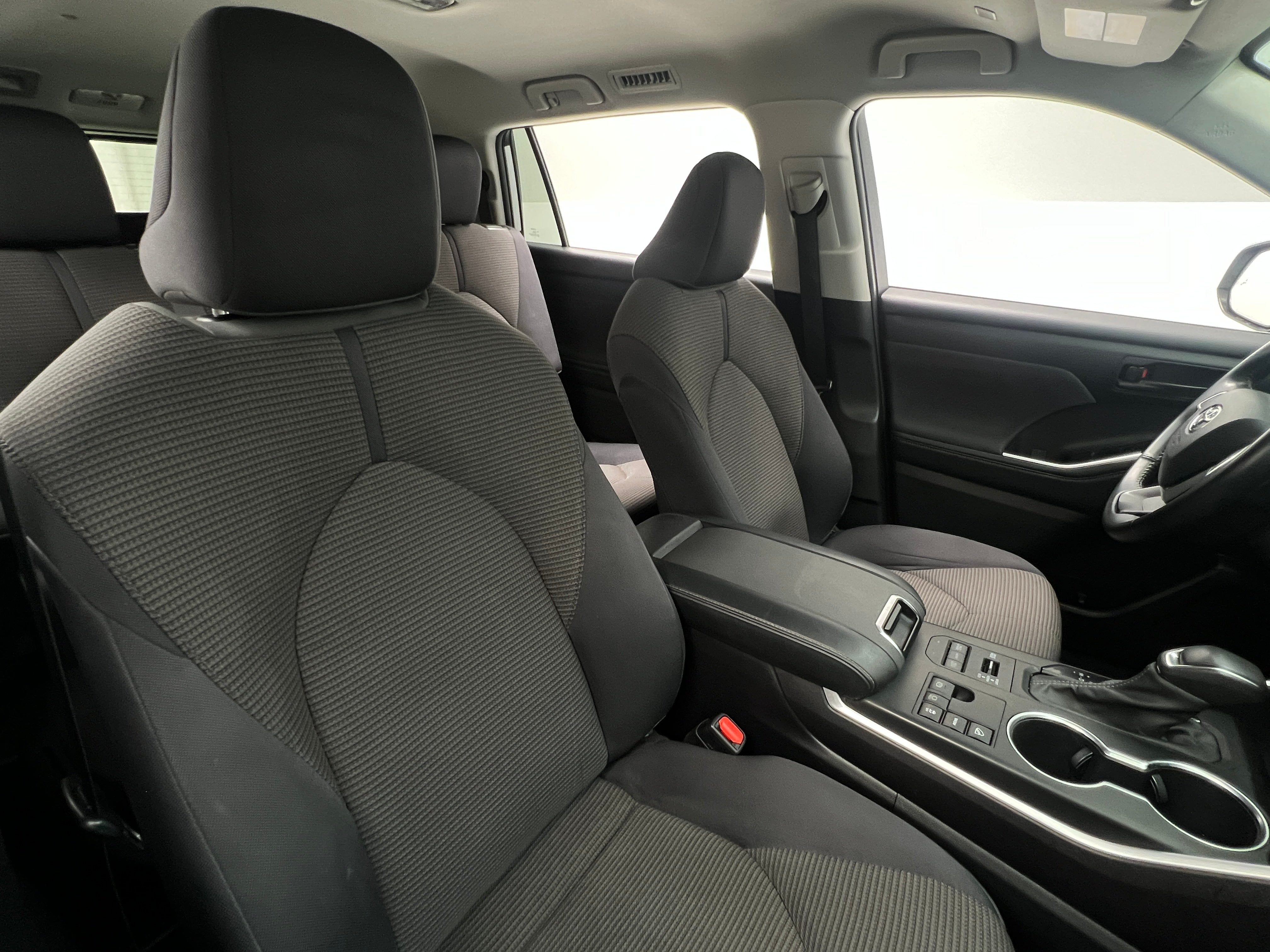 2023 Toyota Highlander LE 2