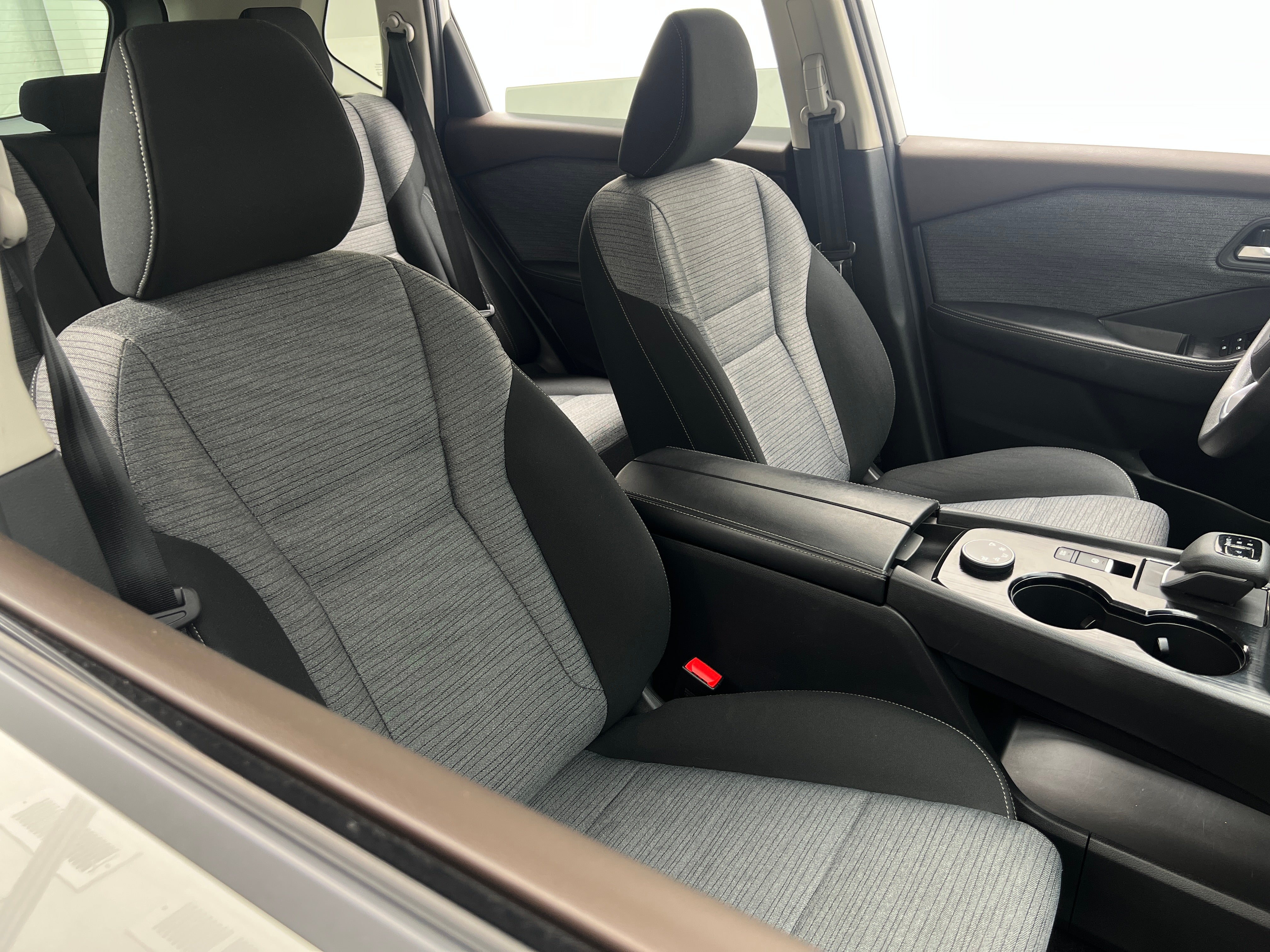 2021 Nissan Rogue SV 2