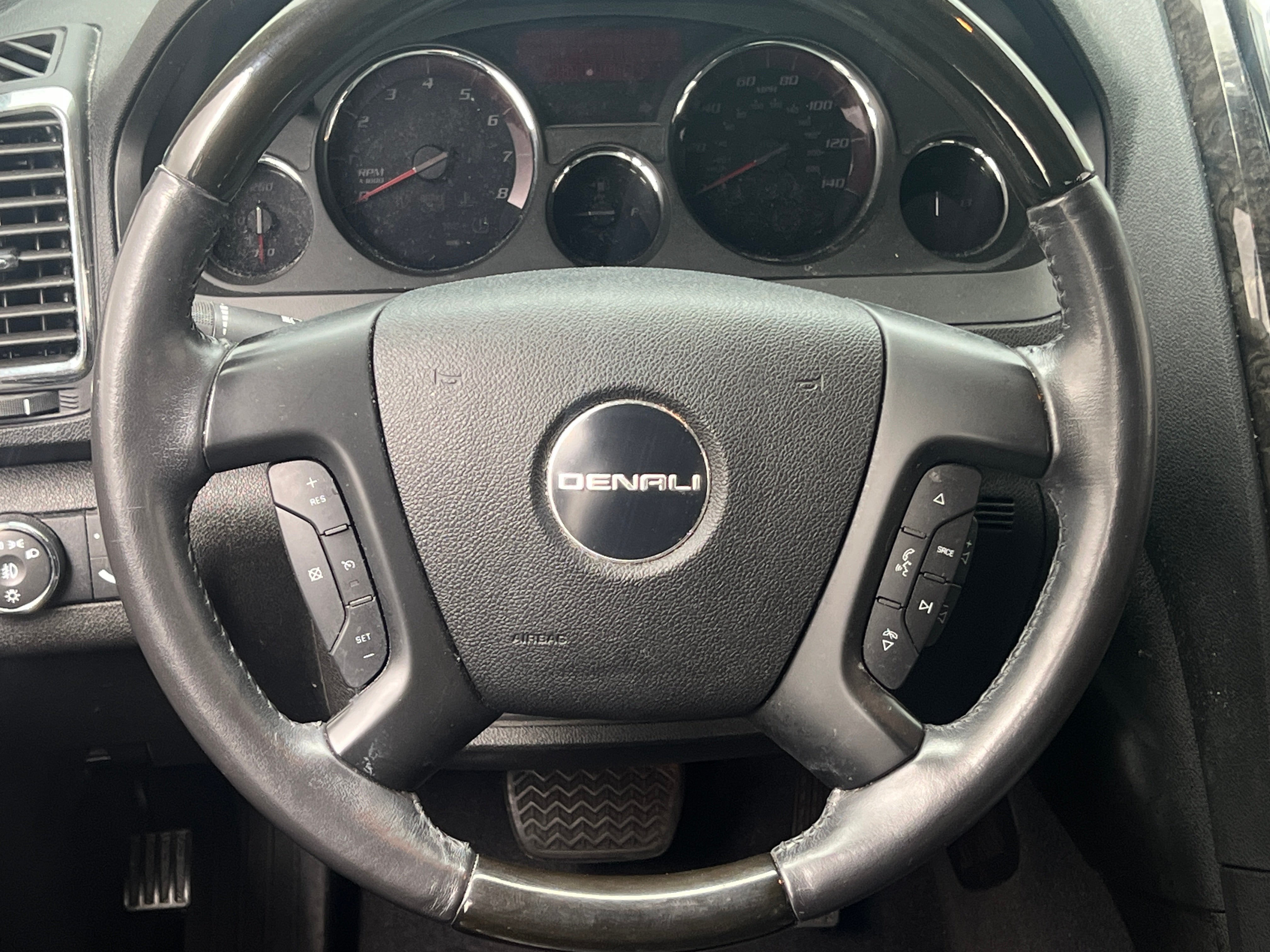 2011 GMC Acadia Denali 4