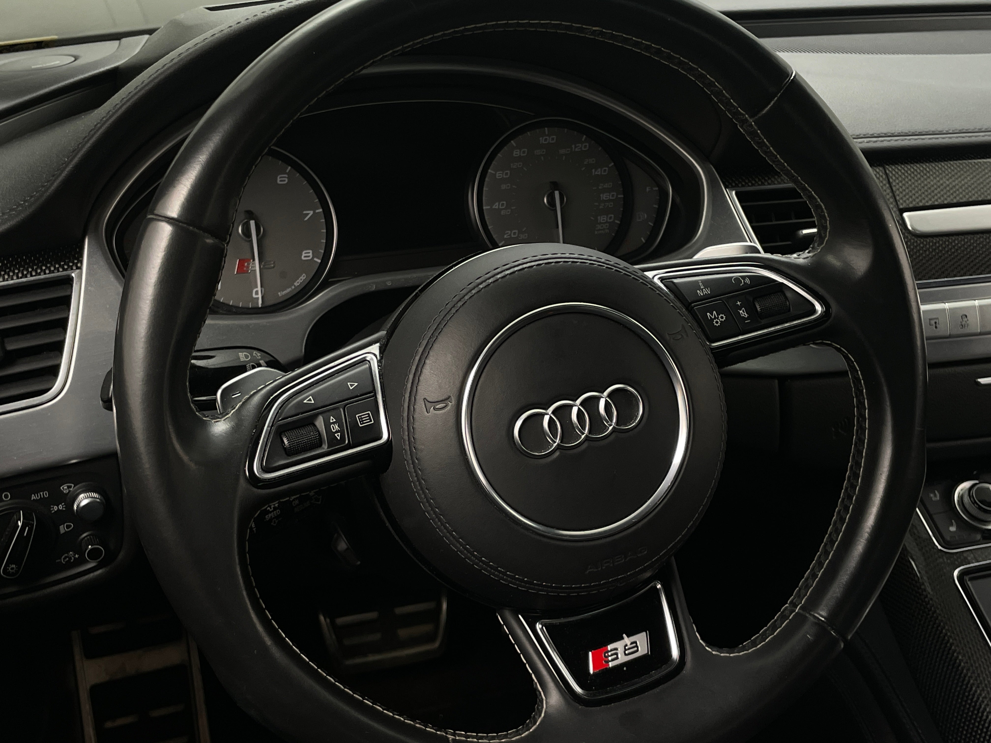 2016 Audi S8  4