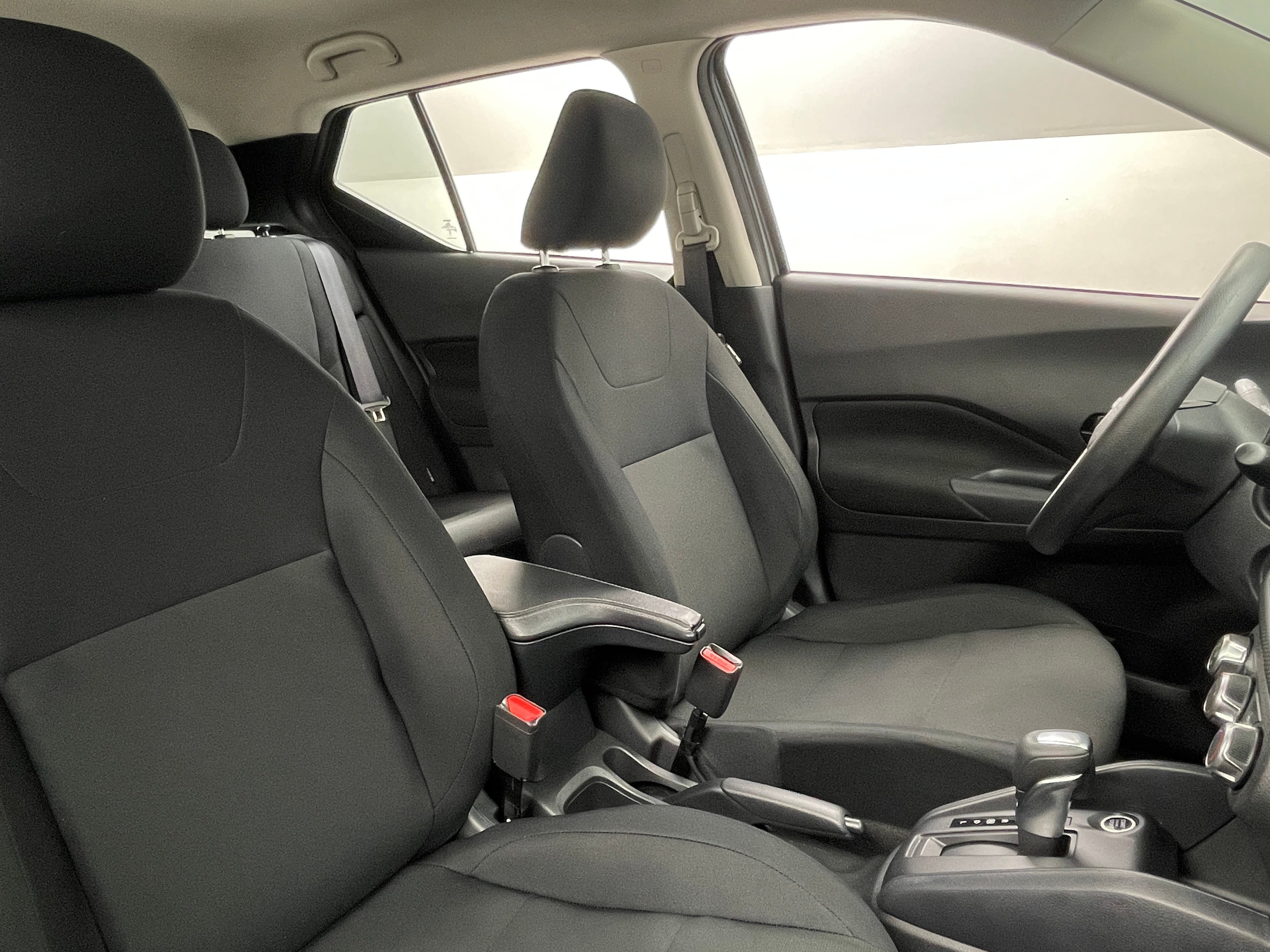 2024 Nissan Kicks S 2
