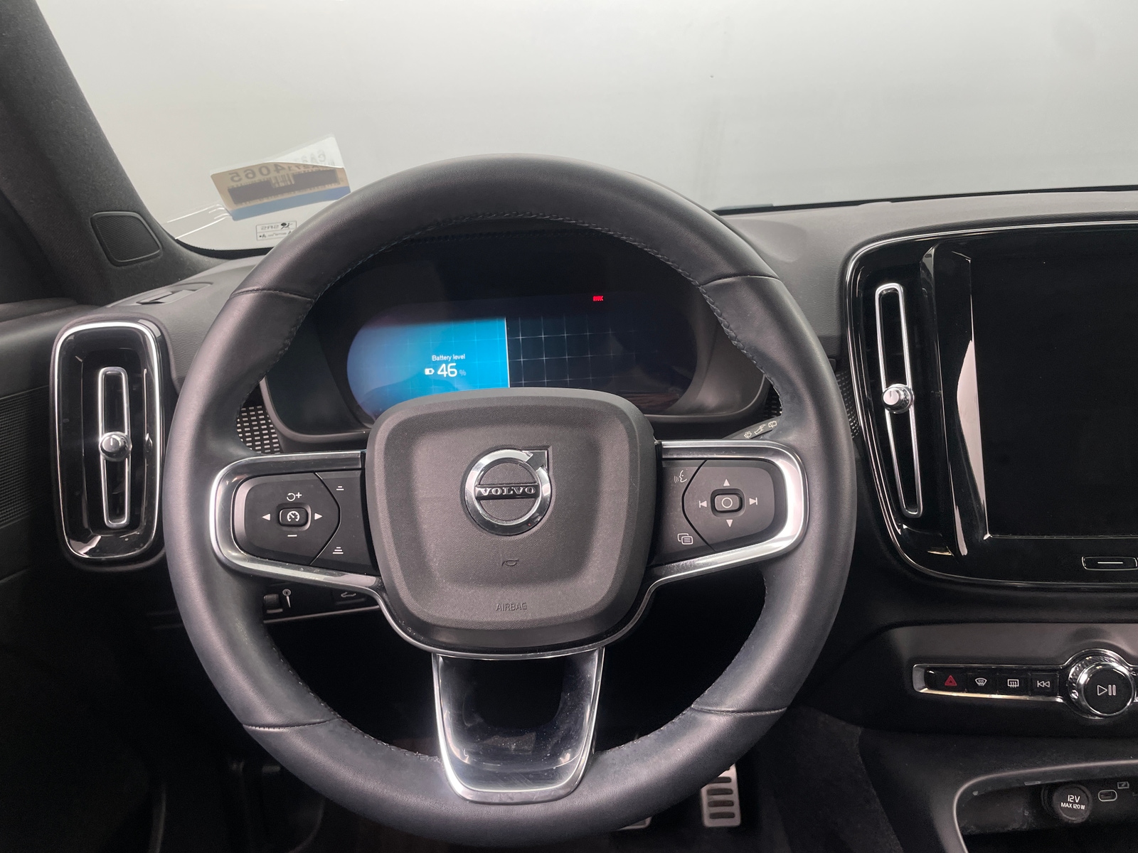 Thumbnail: 2022 Volvo XC40 - 4