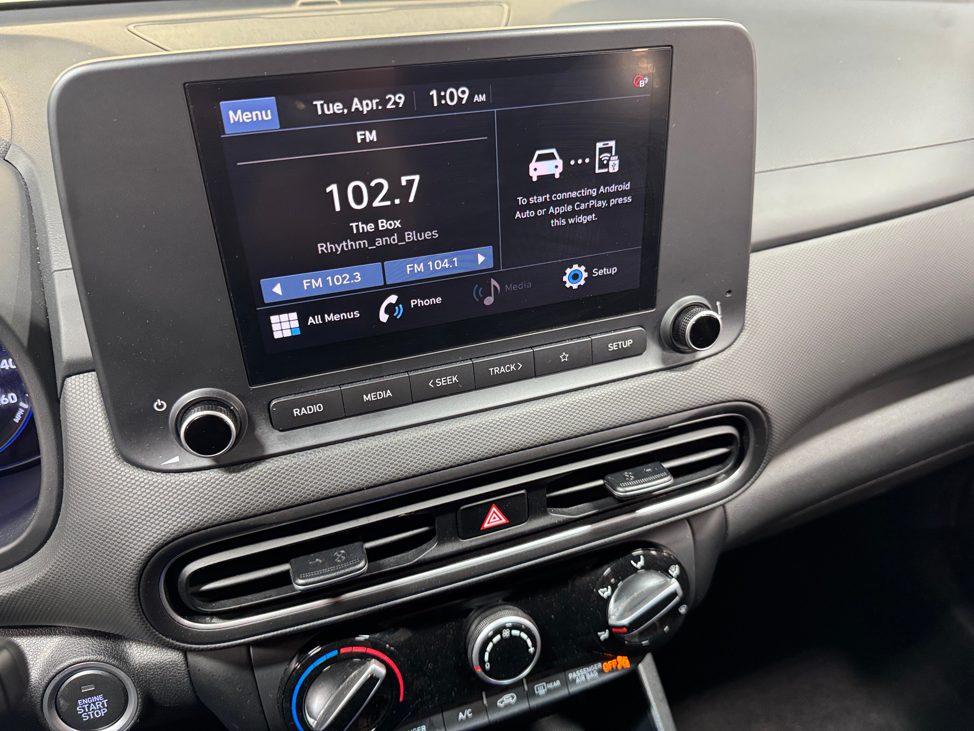 2023 Hyundai Kona SEL 4