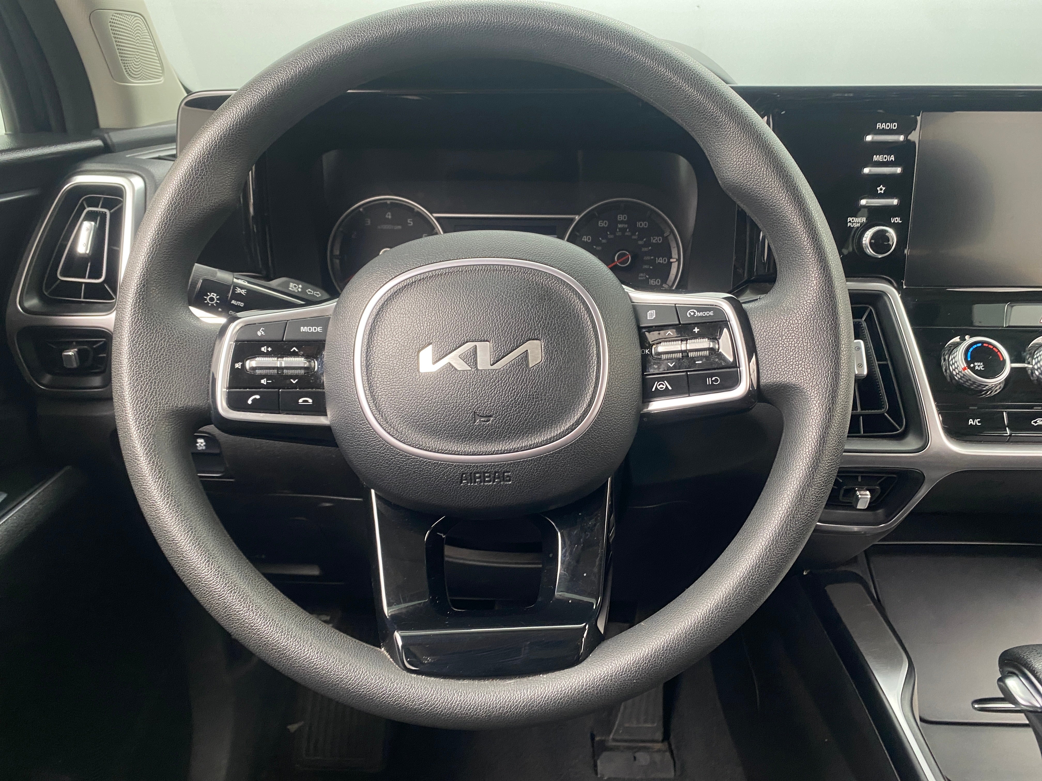 2023 Kia Sorento LX 5