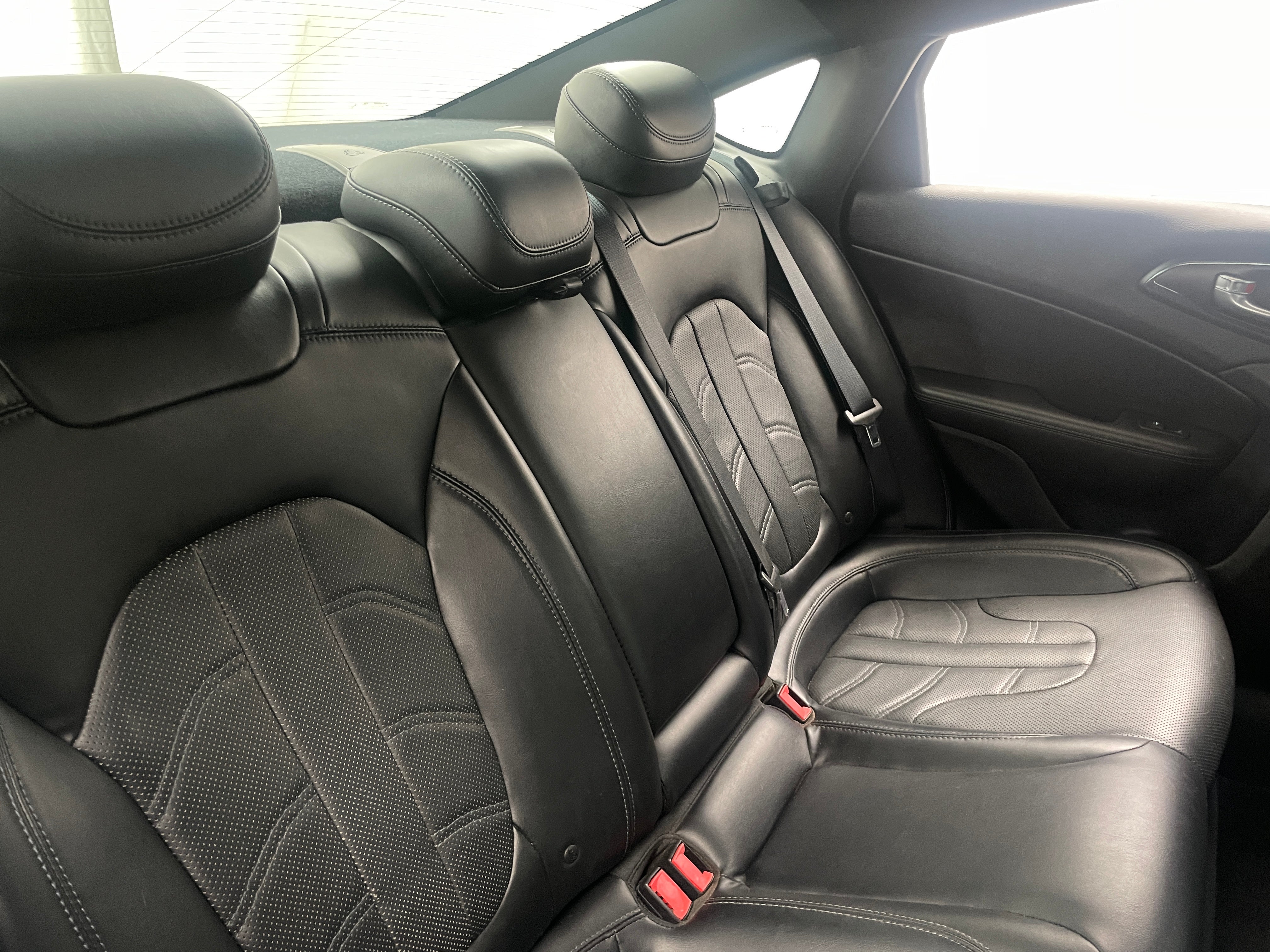 2015 Chrysler 200 S 5