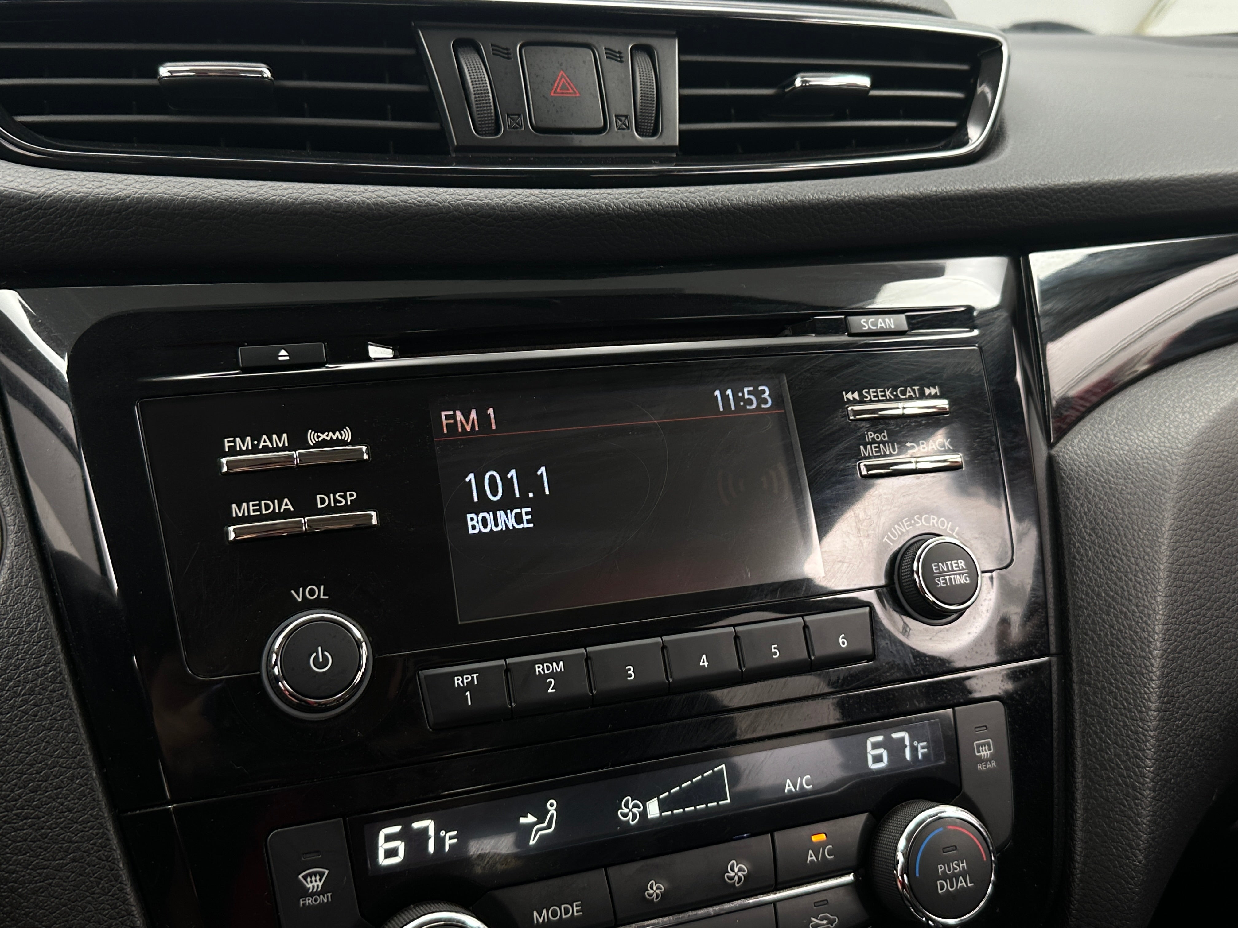 2017 Nissan Rogue Sport SV 4