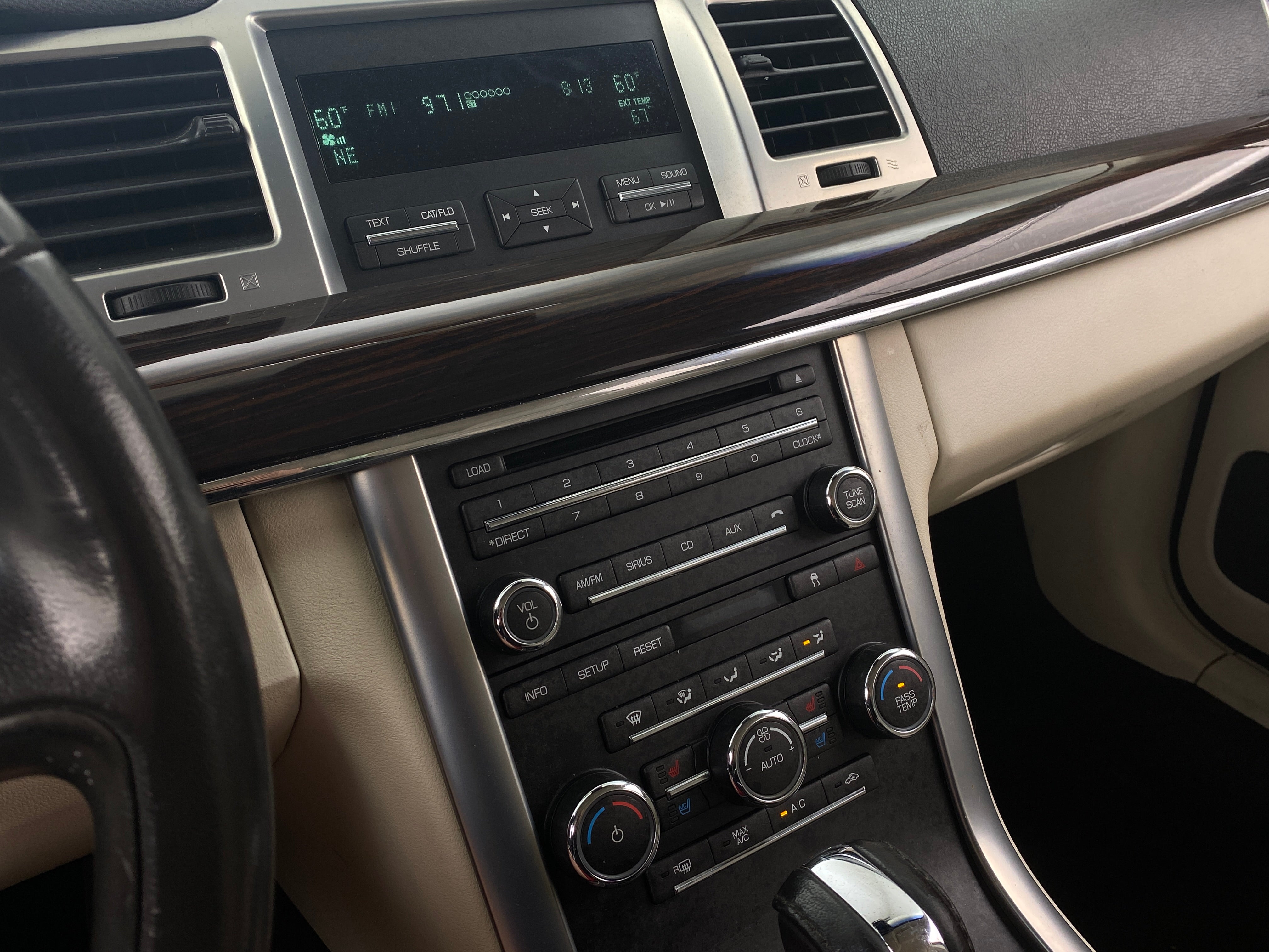 2011 Lincoln MKS  3